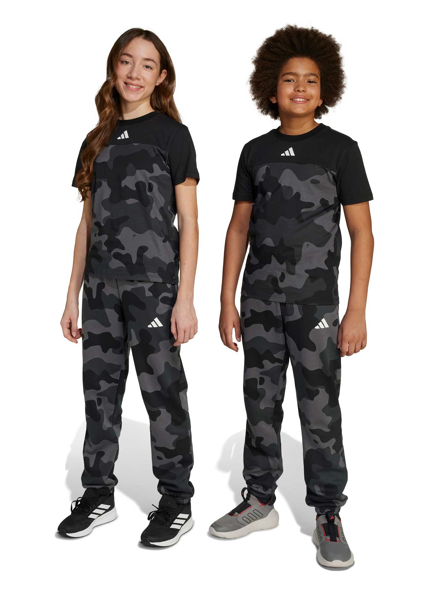 ADIDAS SPORTSWEAR Спортно долнище Seasonal Essentials Camo Fleece