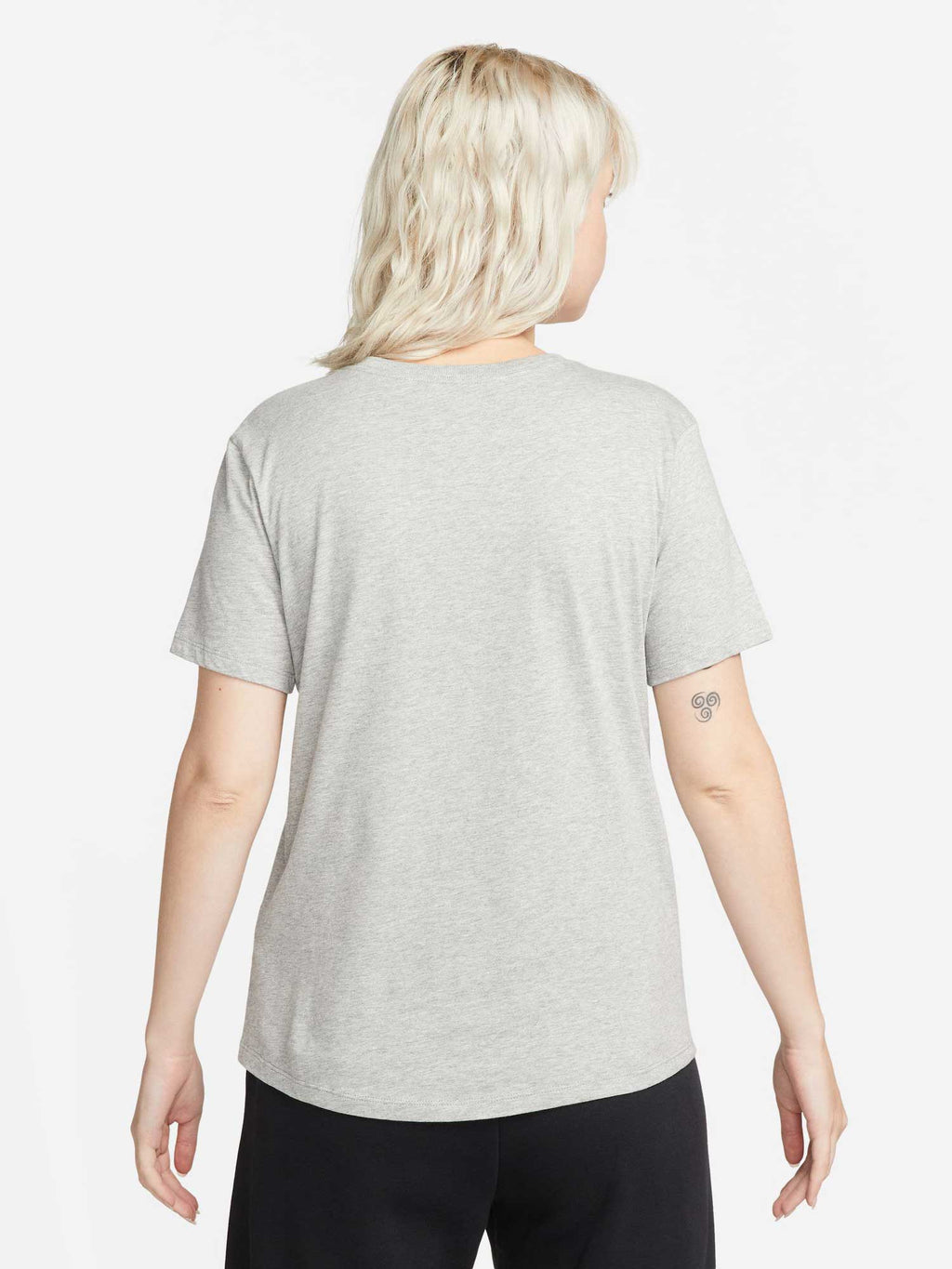 NIKE Тениска W NSW CLUB SS TEE ICN FTRA