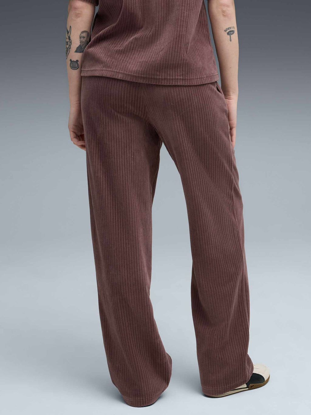PUMA Спортно долнище ESS ELEVATED Velour Rib Str Leg