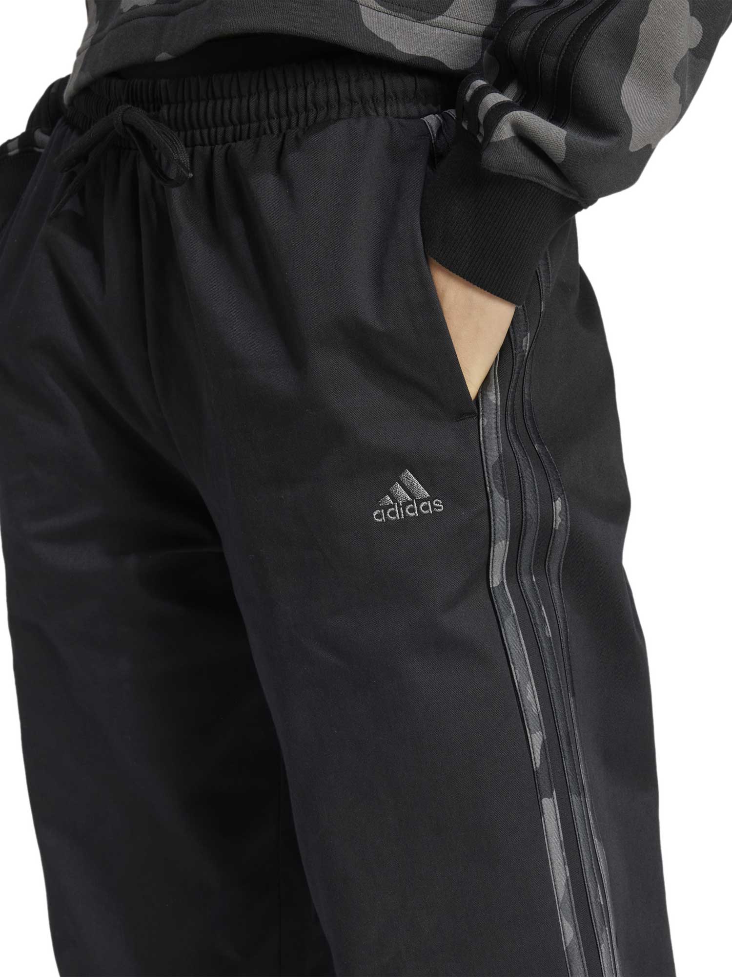 ADIDAS SPORTSWEAR Спортно долнище ESSENTIALS CAMO PRINTED 3 STRIPES