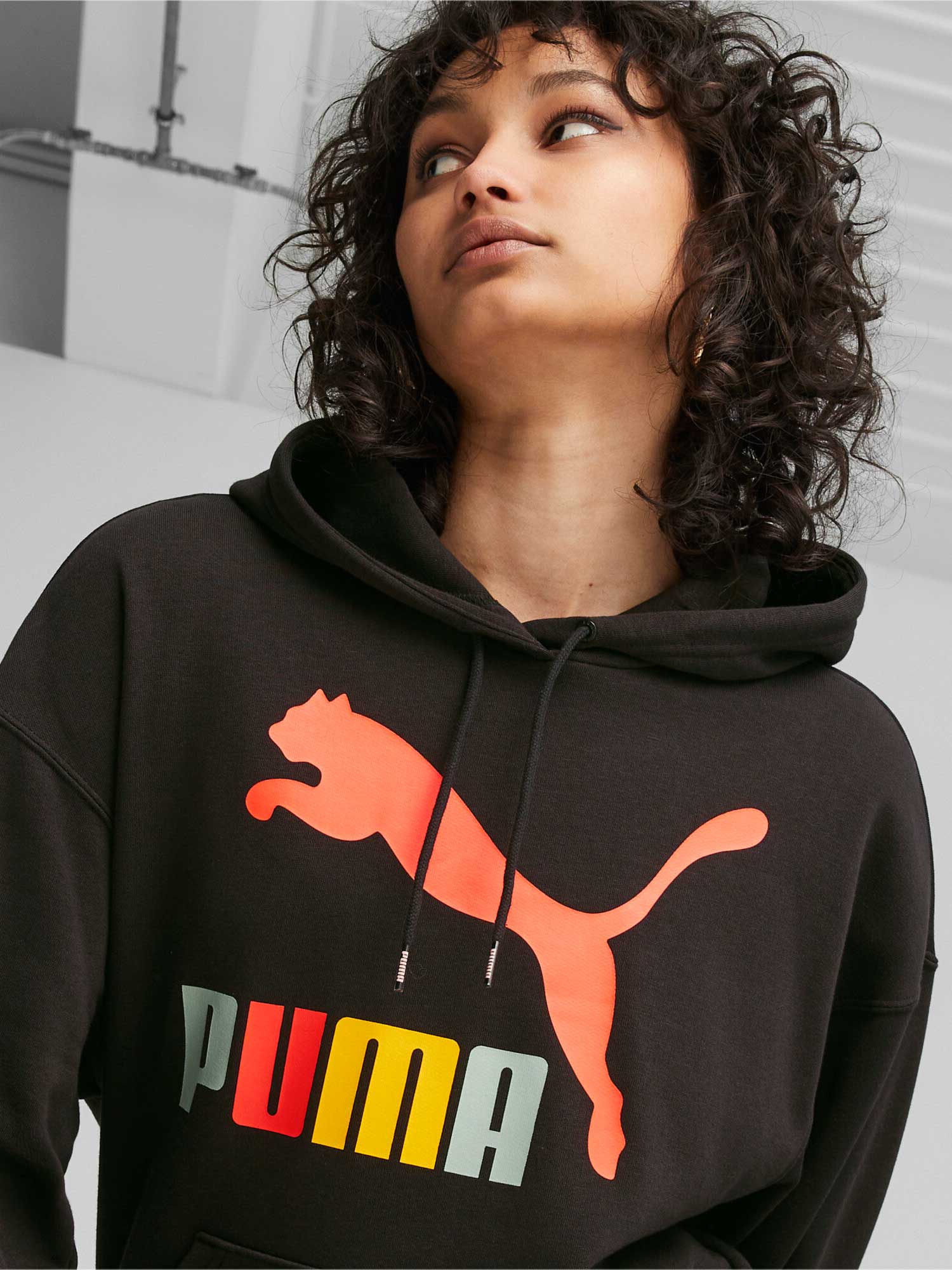 PUMA Суитшърт CLASSICS Multi Color Logo Hoodie TR