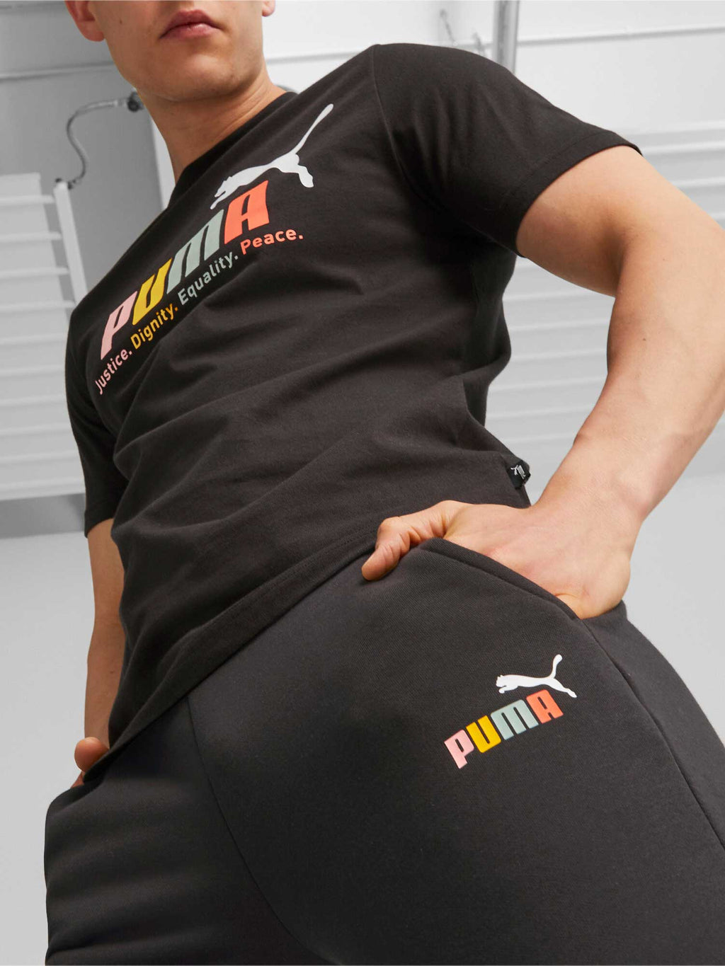 PUMA Спортно долнище ESS+ Multicolor