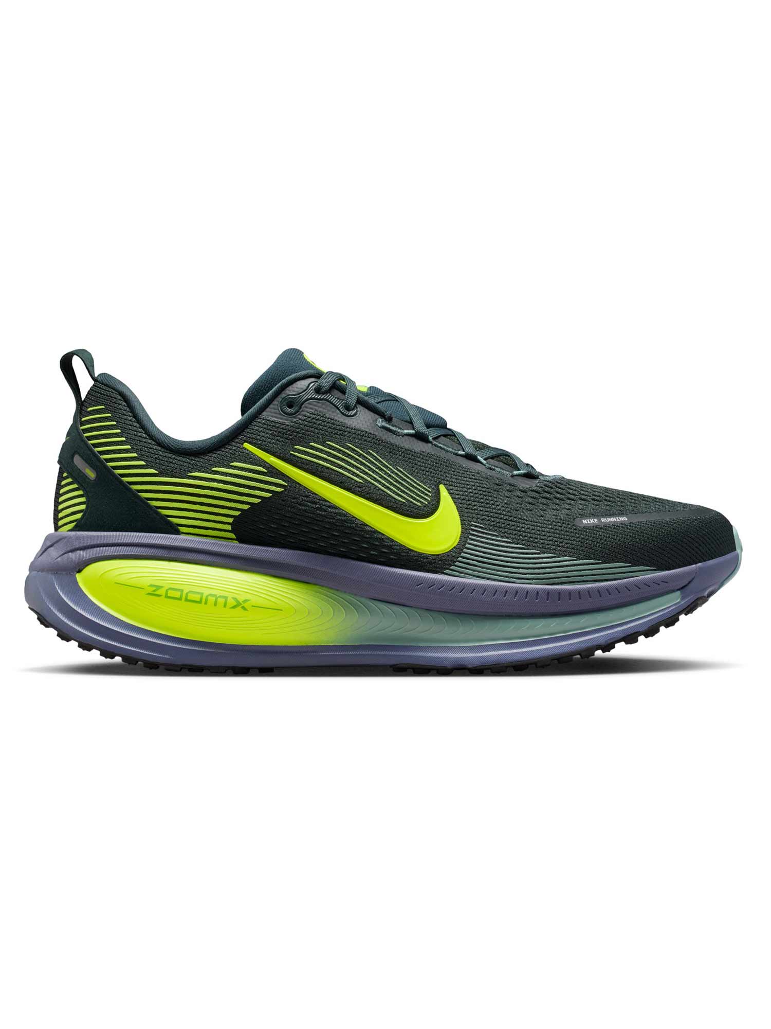 NIKE Обувки VOMERO 18