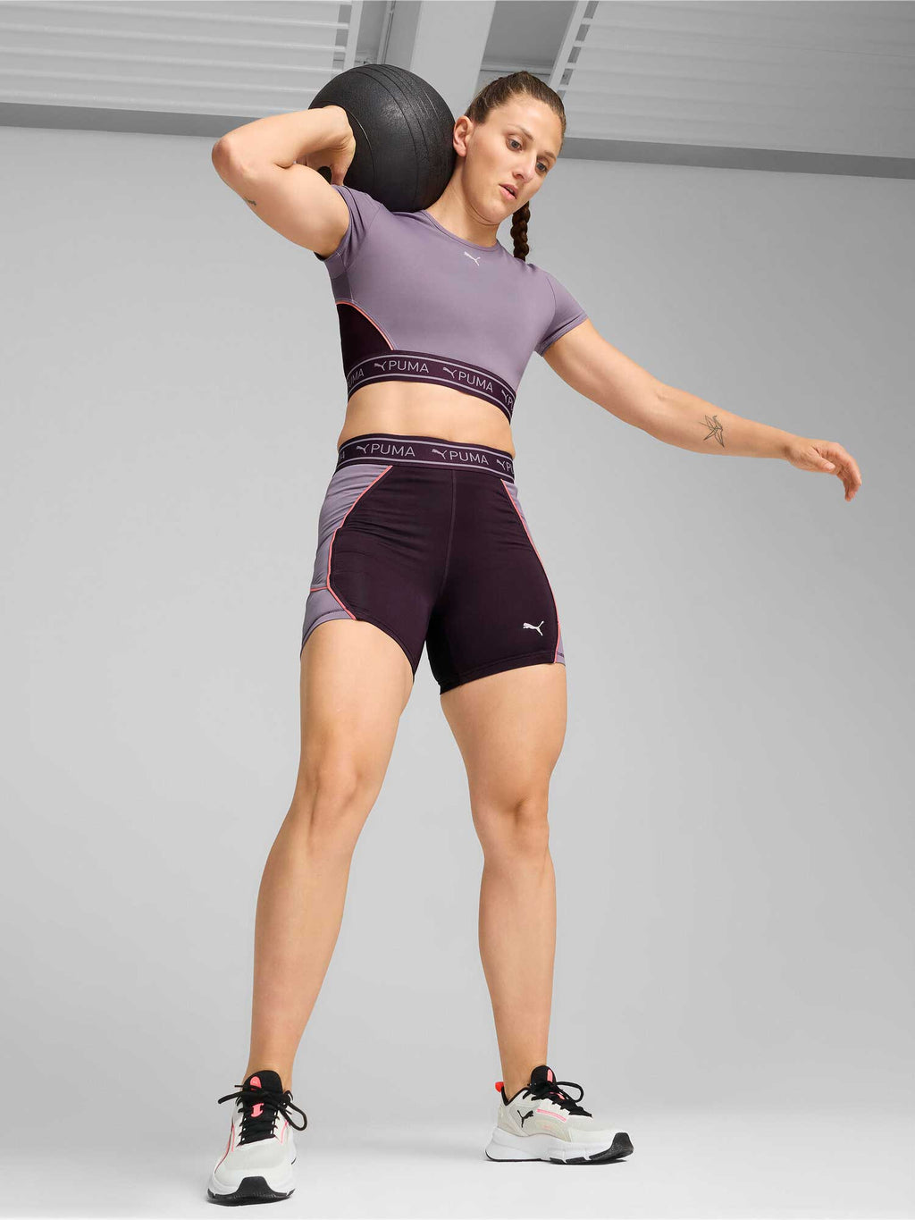 PUMA Тениска STRONG BABY TEE - SHORT