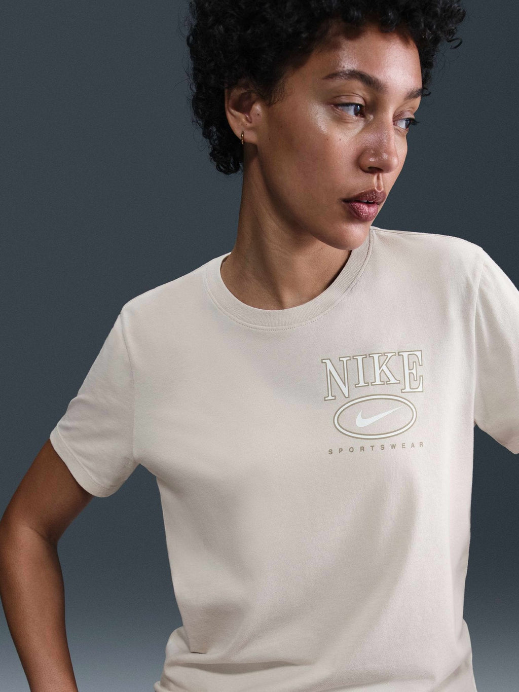 NIKE Тениска W NSW CLUB SS TEE CC