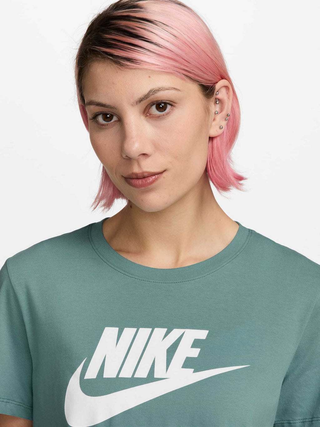 NIKE Тениска W NSW CLUB SS TEE ICN FTRA