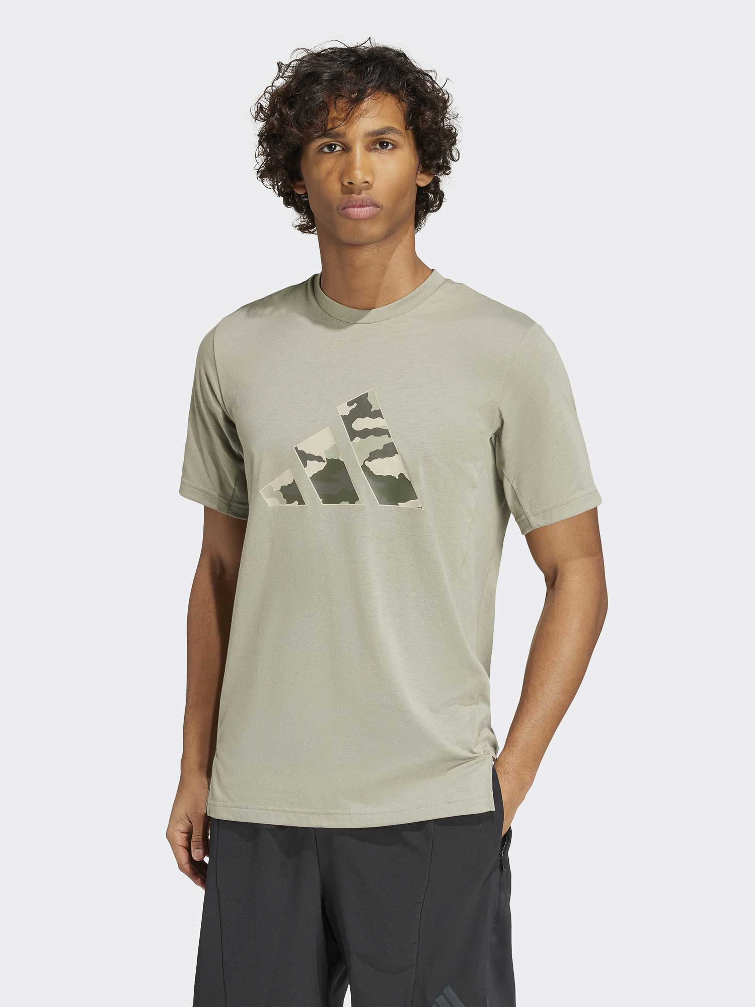 ADIDAS PERFORMANCE Тениска Train Essentials Camo Graphic Logo
