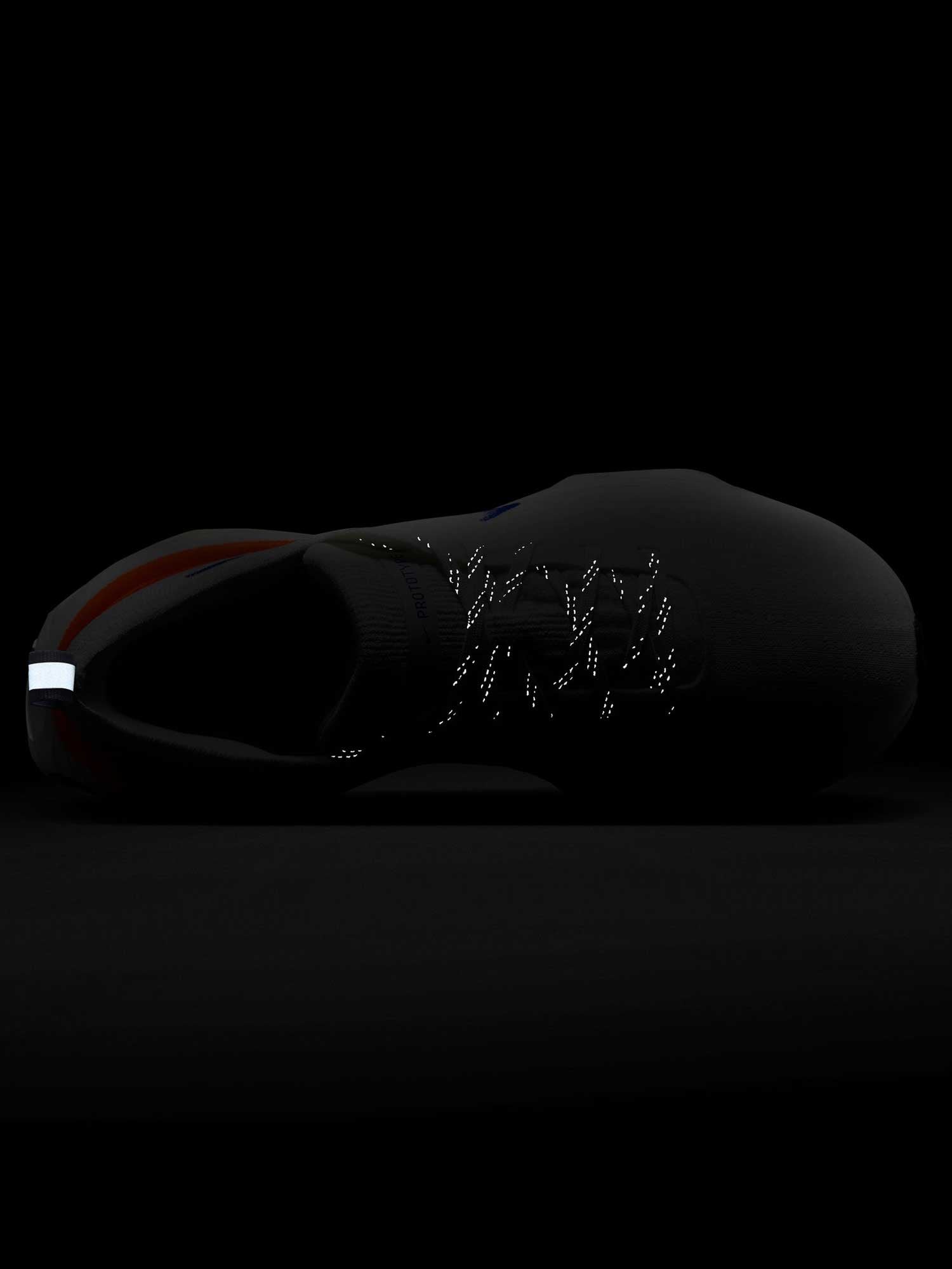 NIKE Обувки W ZOOMX INVINCIBLE RN FP
