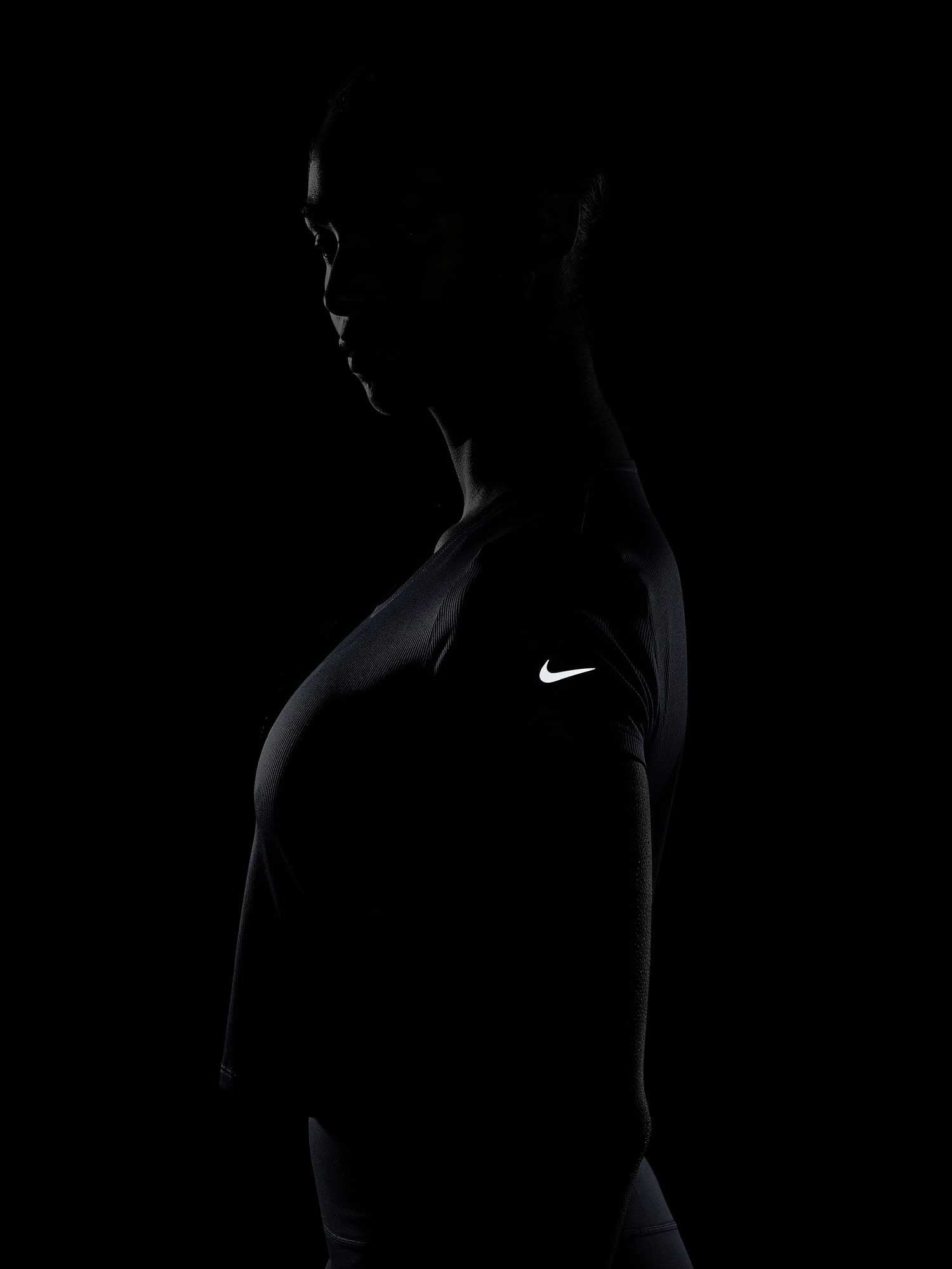 NIKE Тениска W NK DF SS TOP SSNL NV