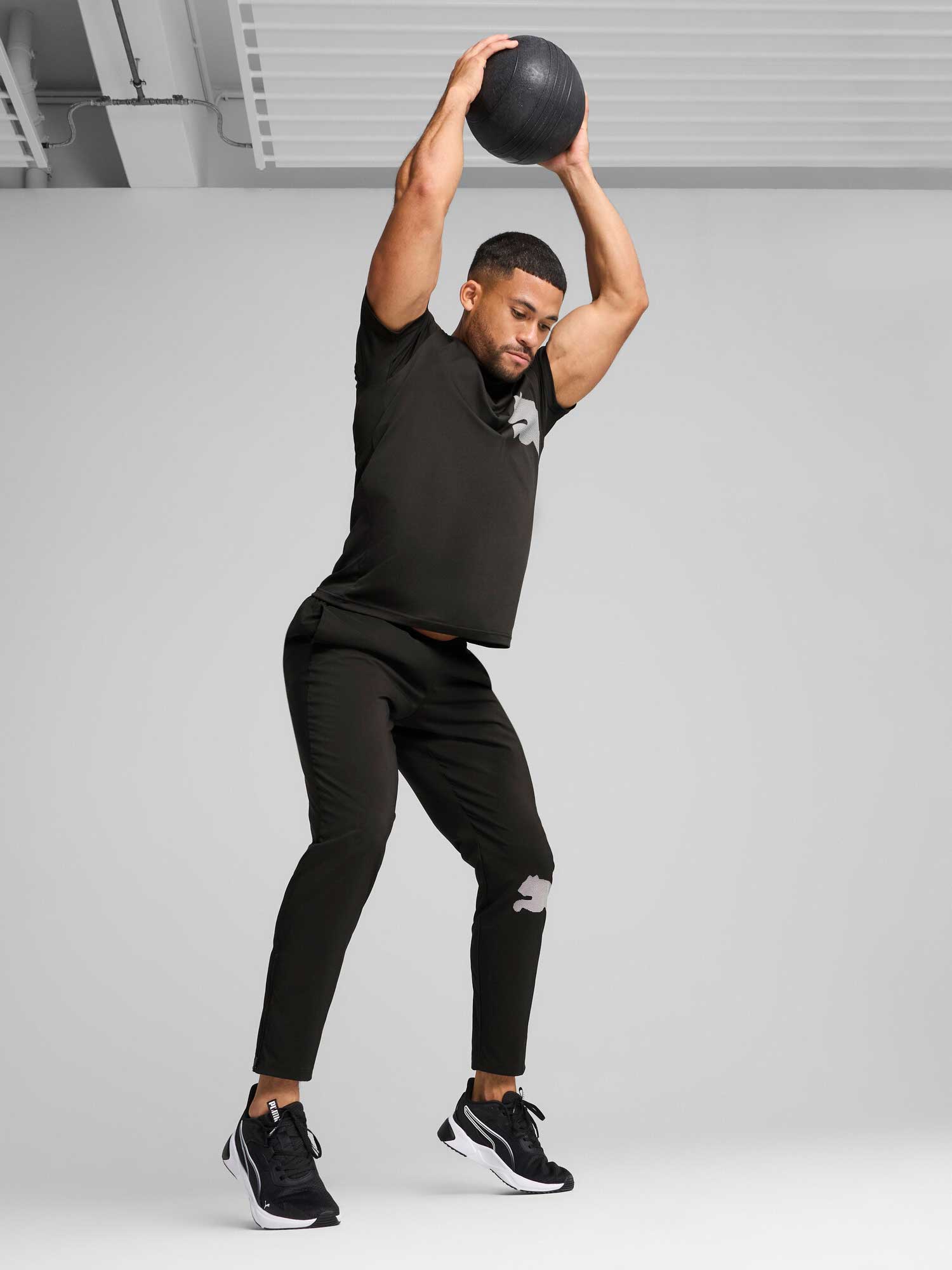 PUMA Спортно долнище TAD BIG LOGO Woven Pant