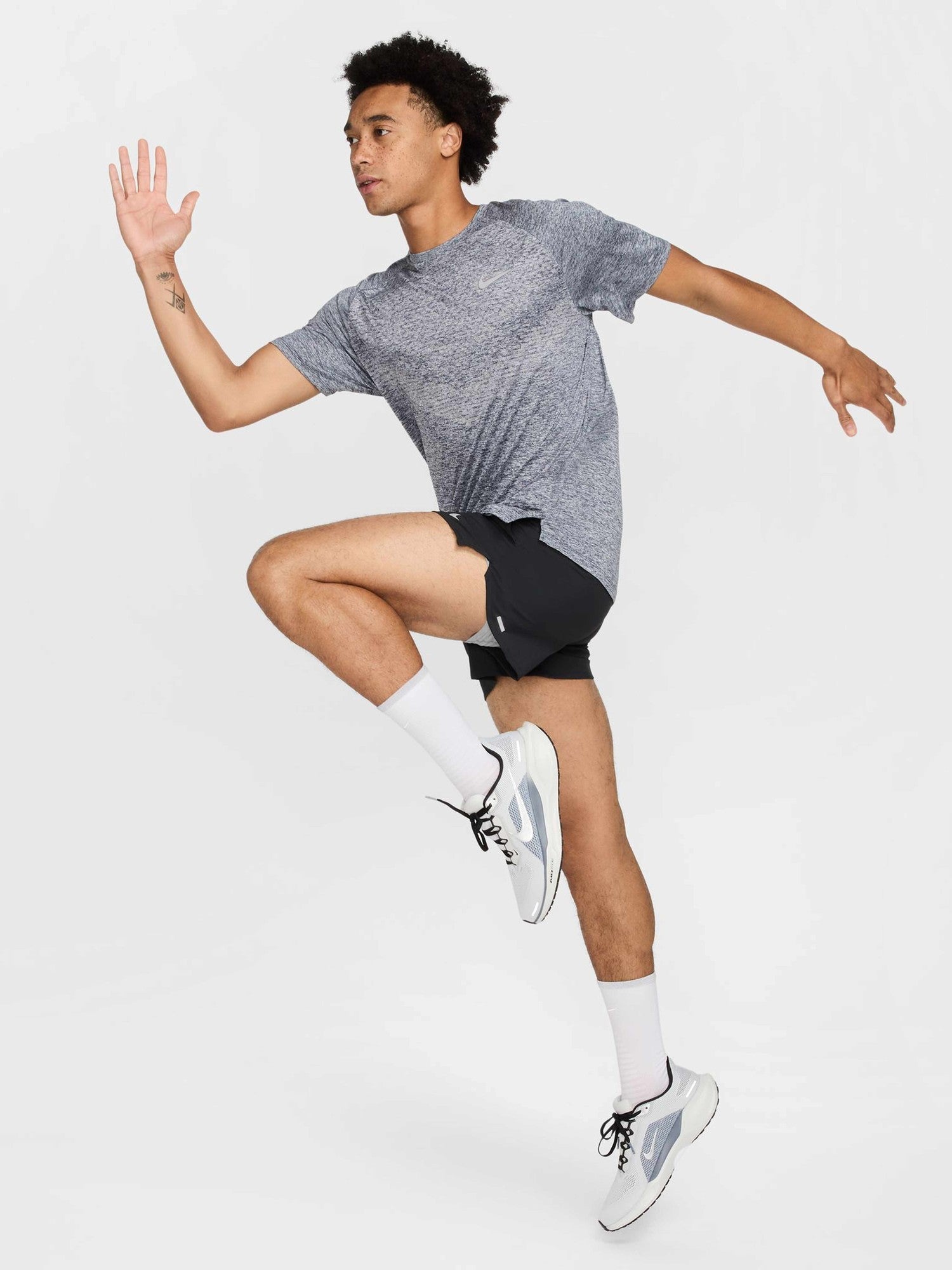 NIKE Тениска M NK DFADV STRIDE SS TOP