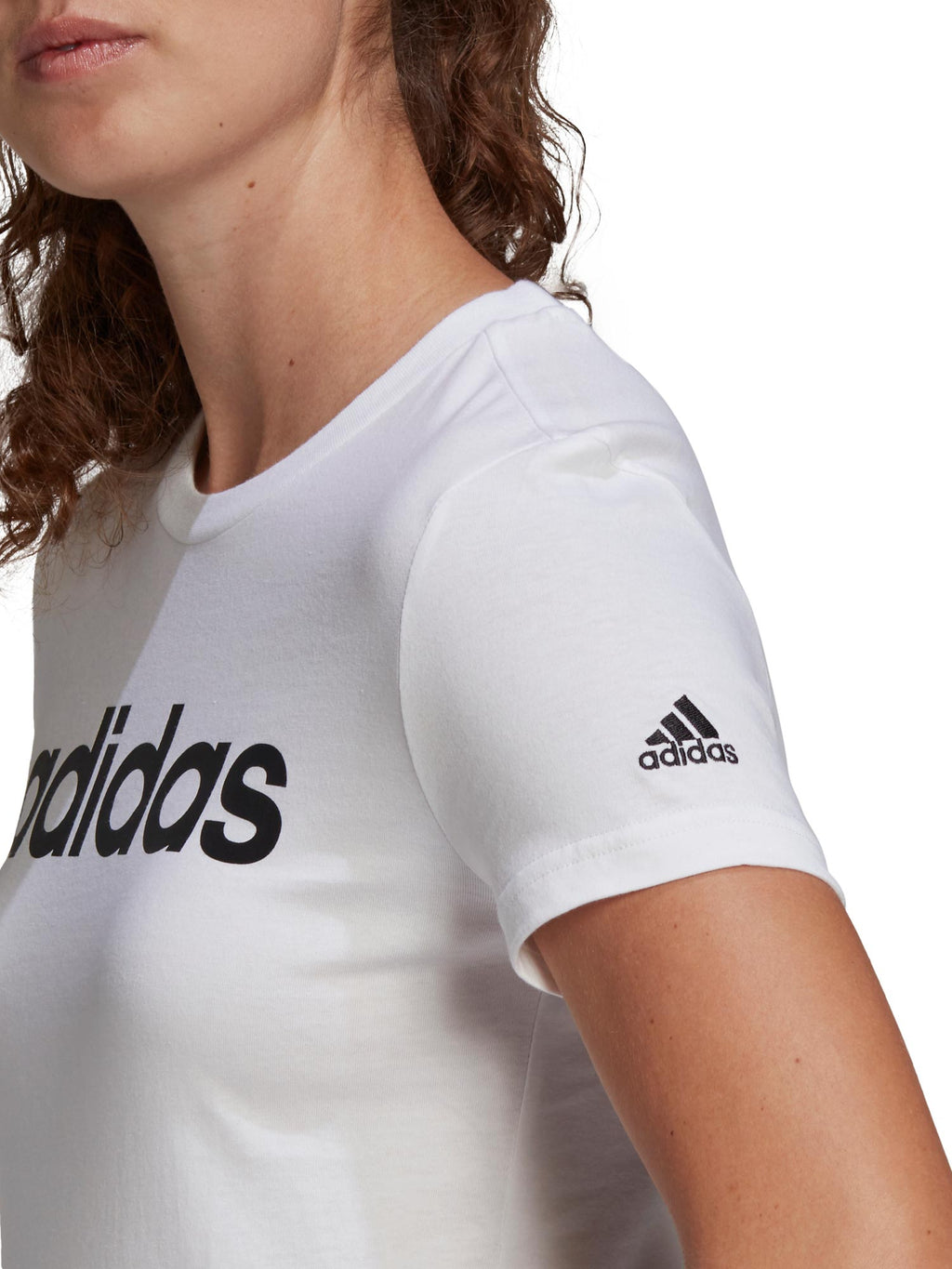 ADIDAS SPORTSWEAR Тениска LOUNGEWEAR Essentials Slim Logo