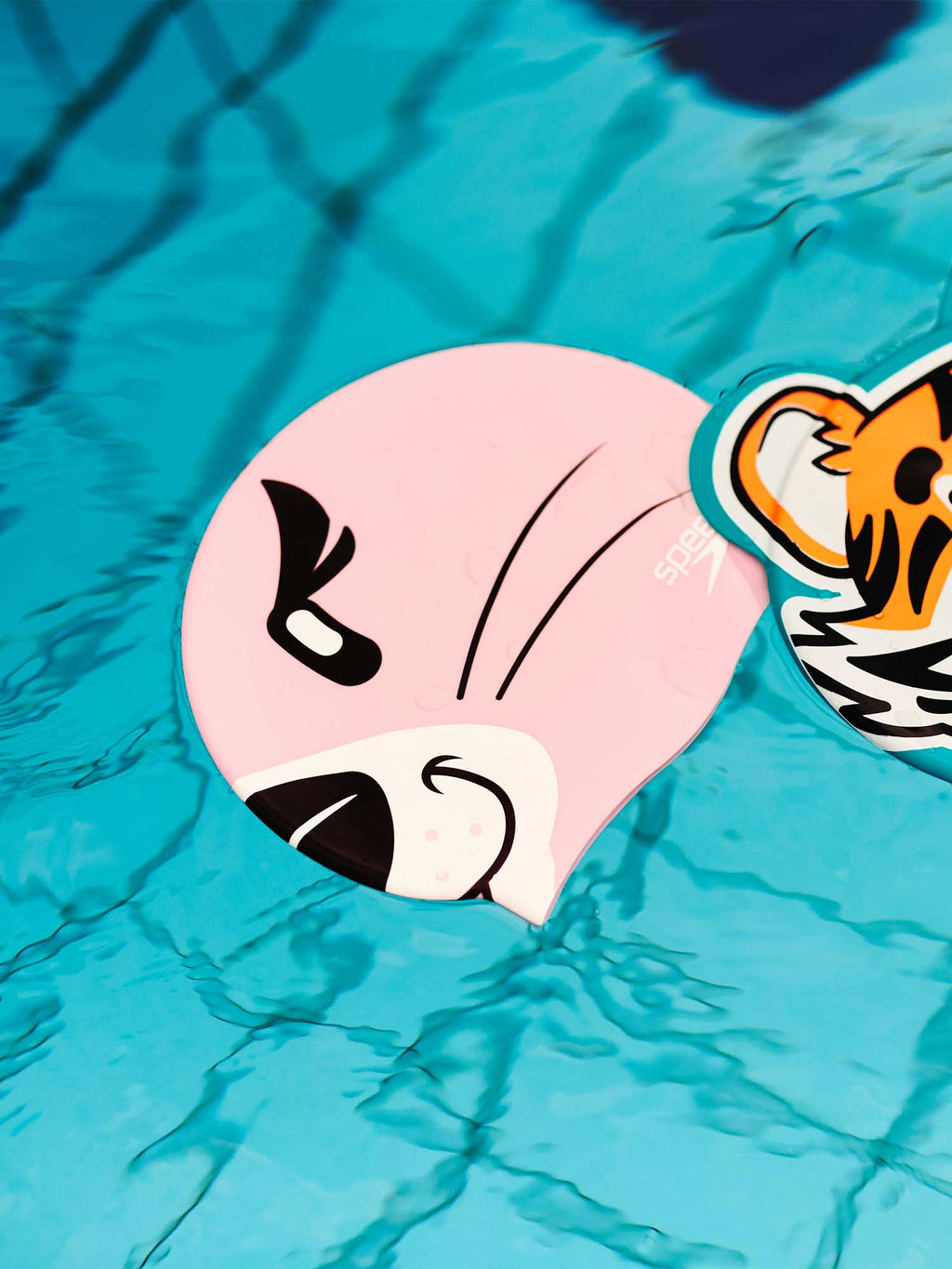 SPEEDO Плувна шапка PRINTED CHARACTER CAP
