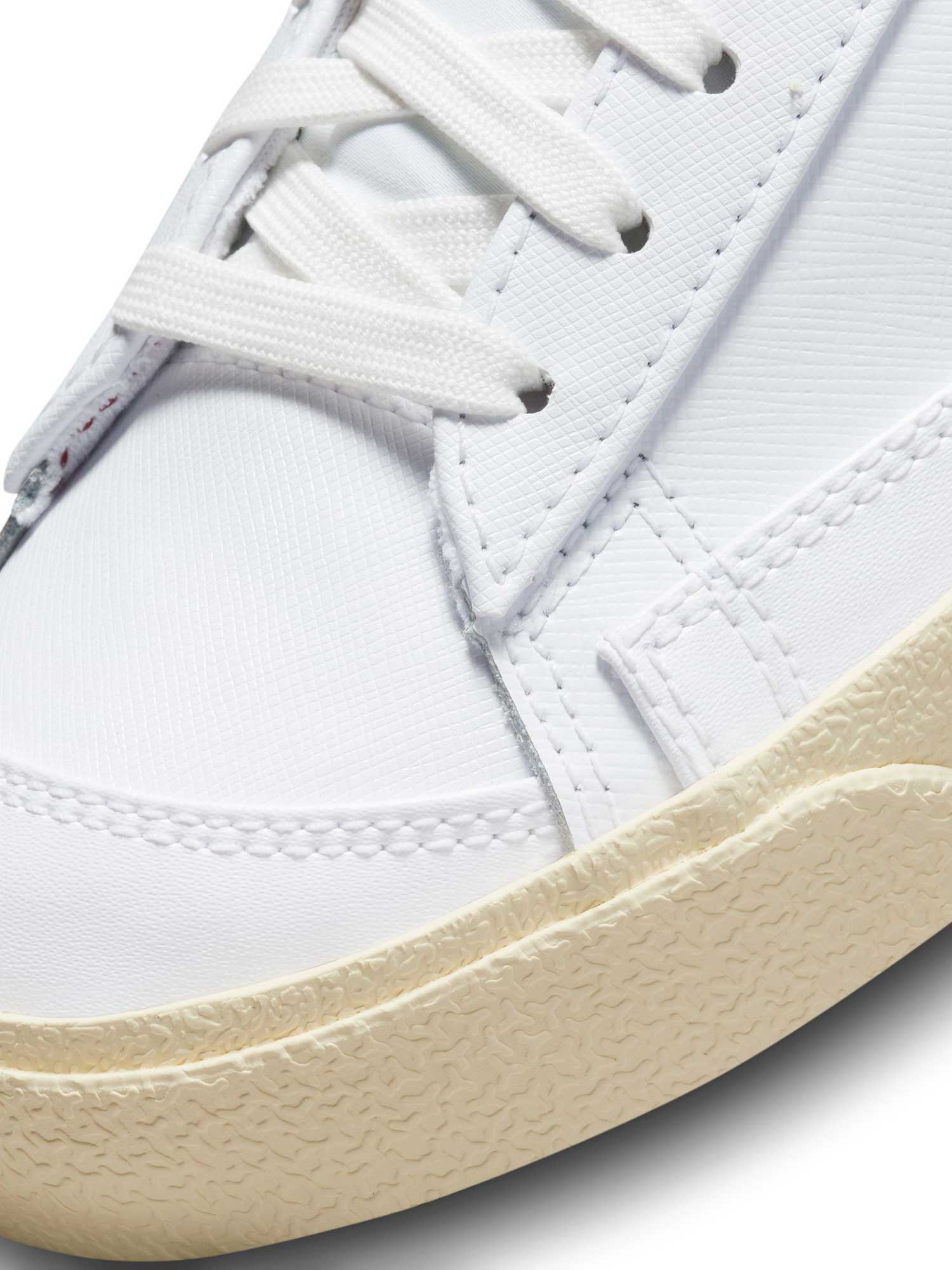 NIKE Обувки W BLAZER MID 77 SE