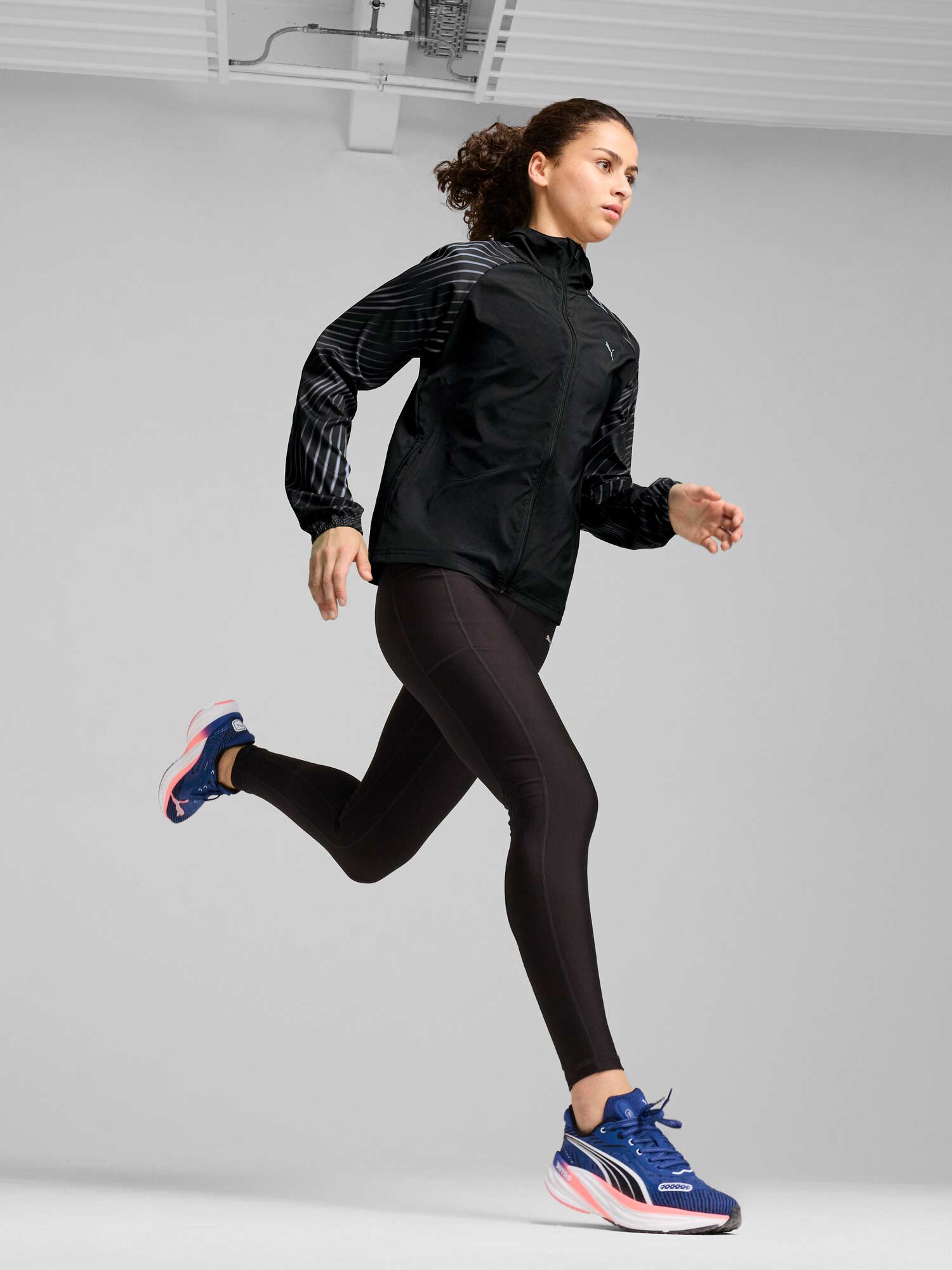PUMA Яке RUN FAVORITE AOP WOVEN JACKET W