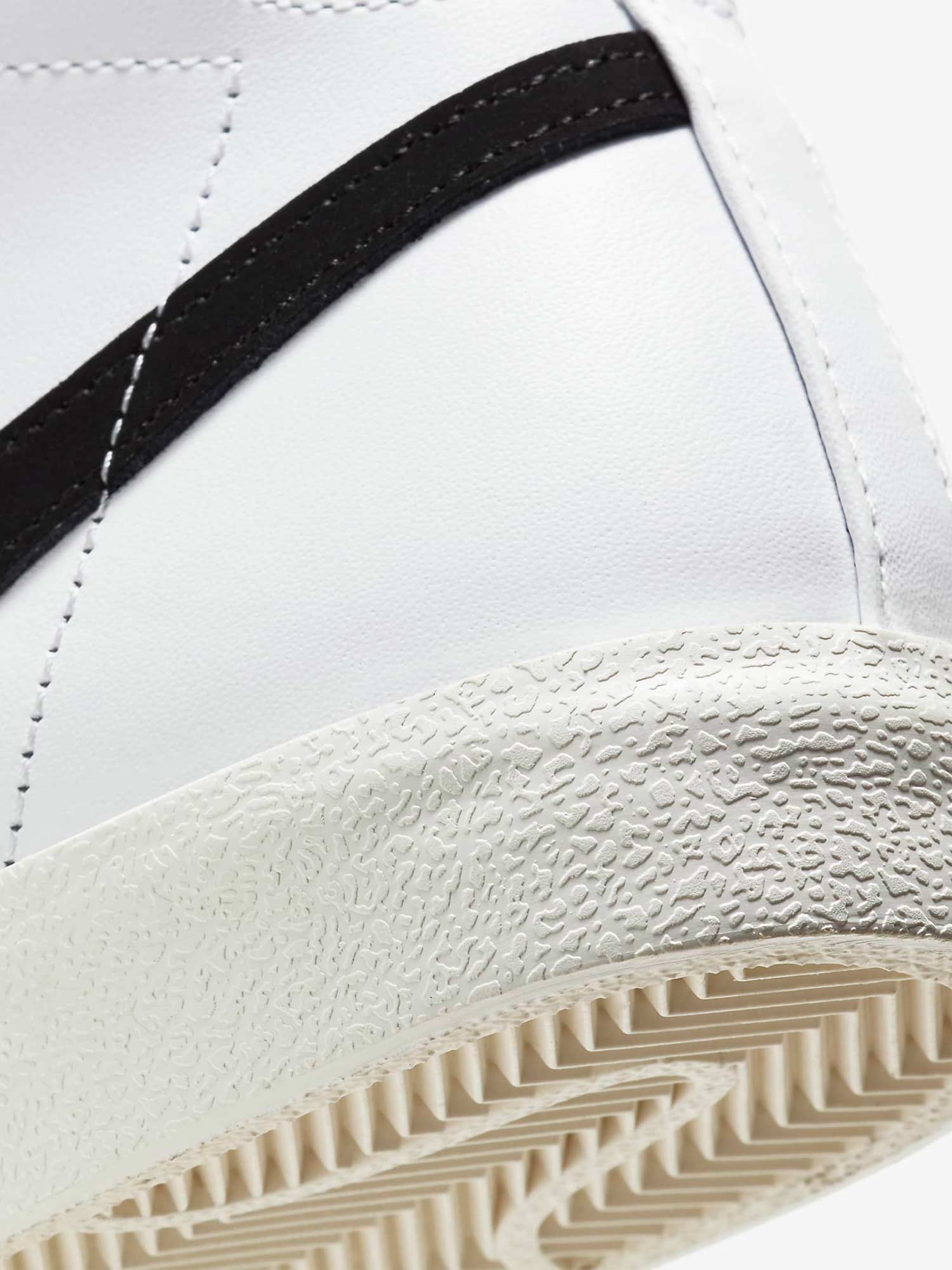 NIKE Обувки W BLAZER MID 77