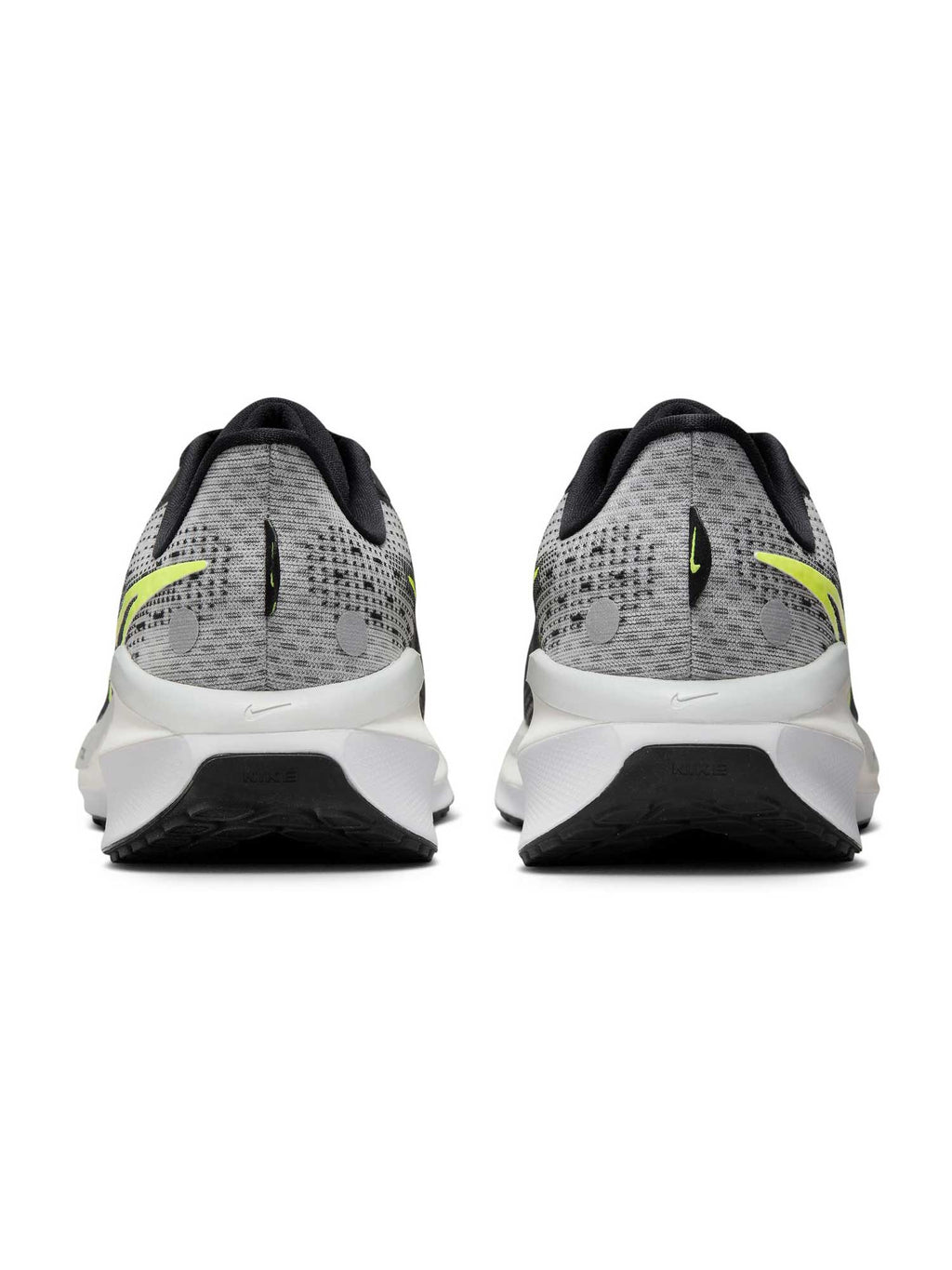 NIKE Обувки VOMERO 17