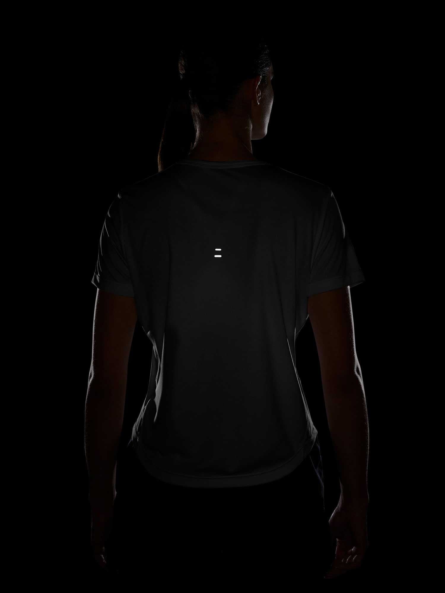 NIKE Тениска W NK TEMPO SWSH HBR DF SS TOP