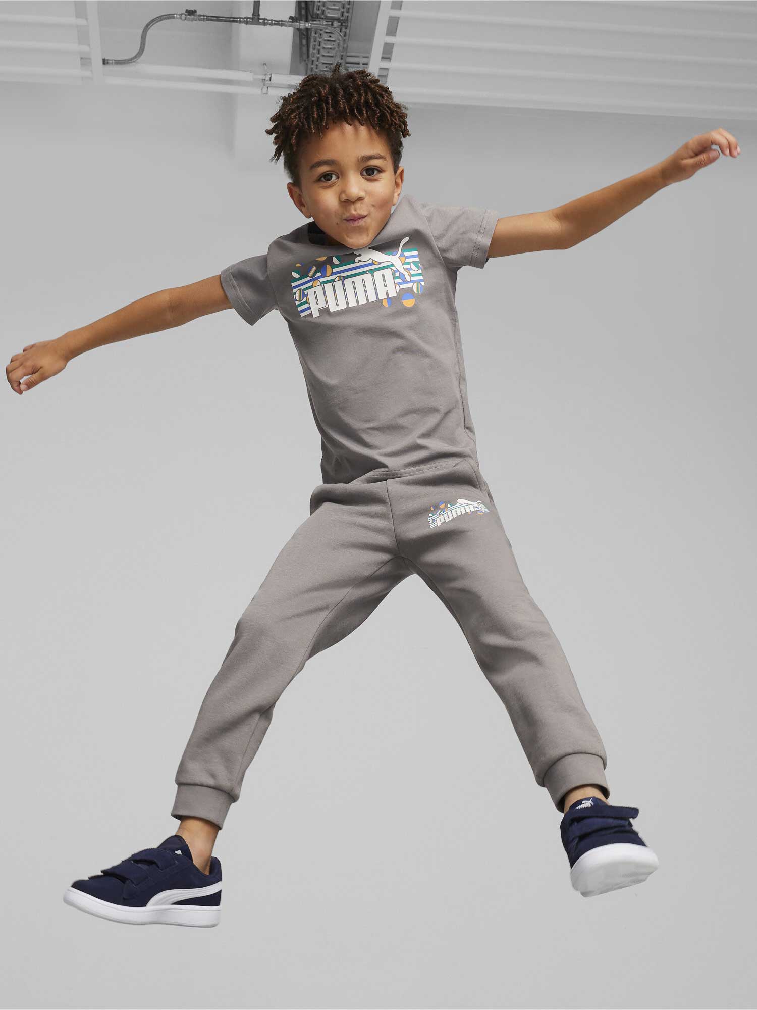 PUMA Спортно долнище ESS+ SUMMER CAMP Sweatpants TR