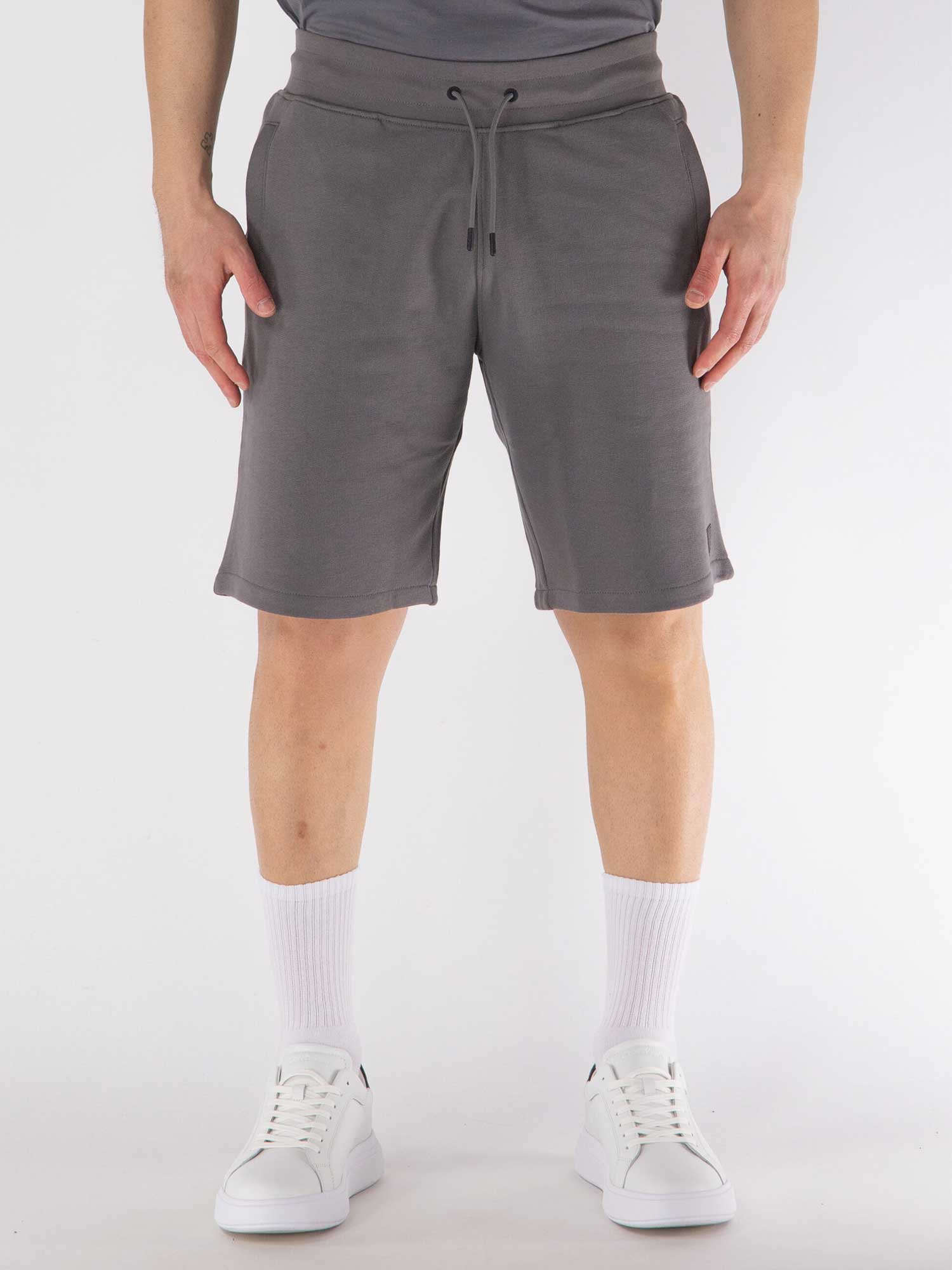 GUESS Къси панталони ALDWIN SHORT PANT