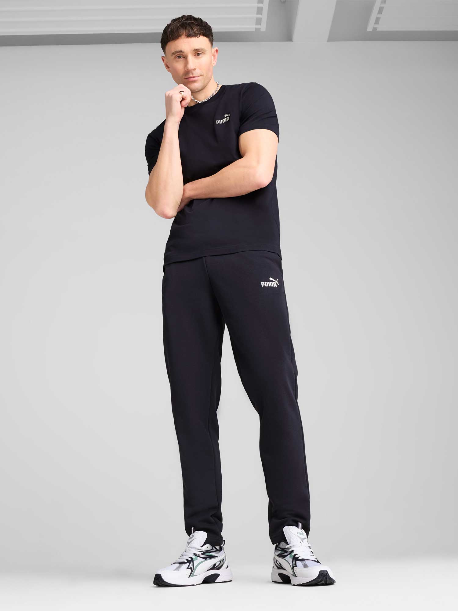 PUMA Спортно долнище ESS No. 1 Logo Sweatpants TR op