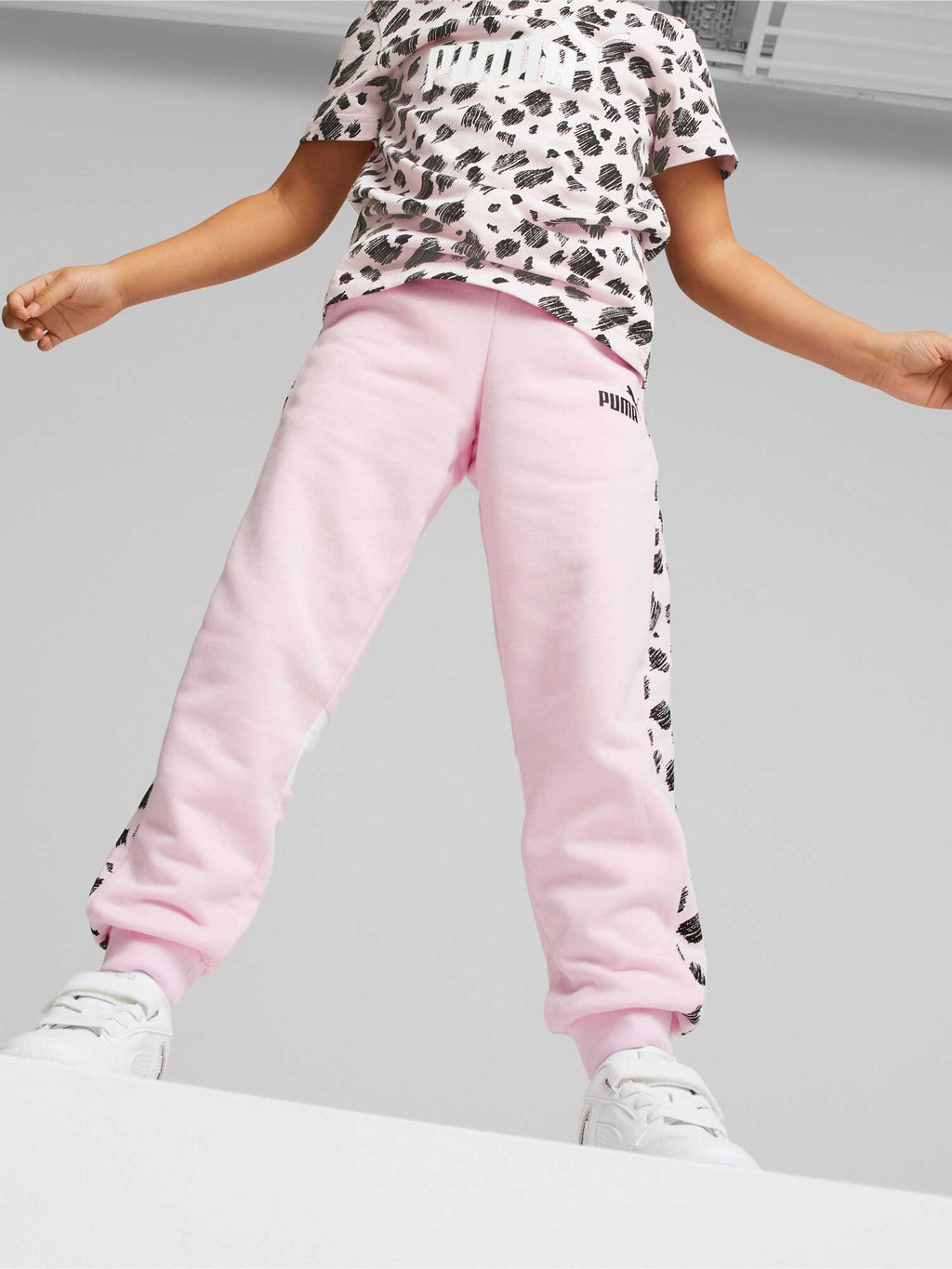 PUMA Спортно долнище ESS+ MATES TR