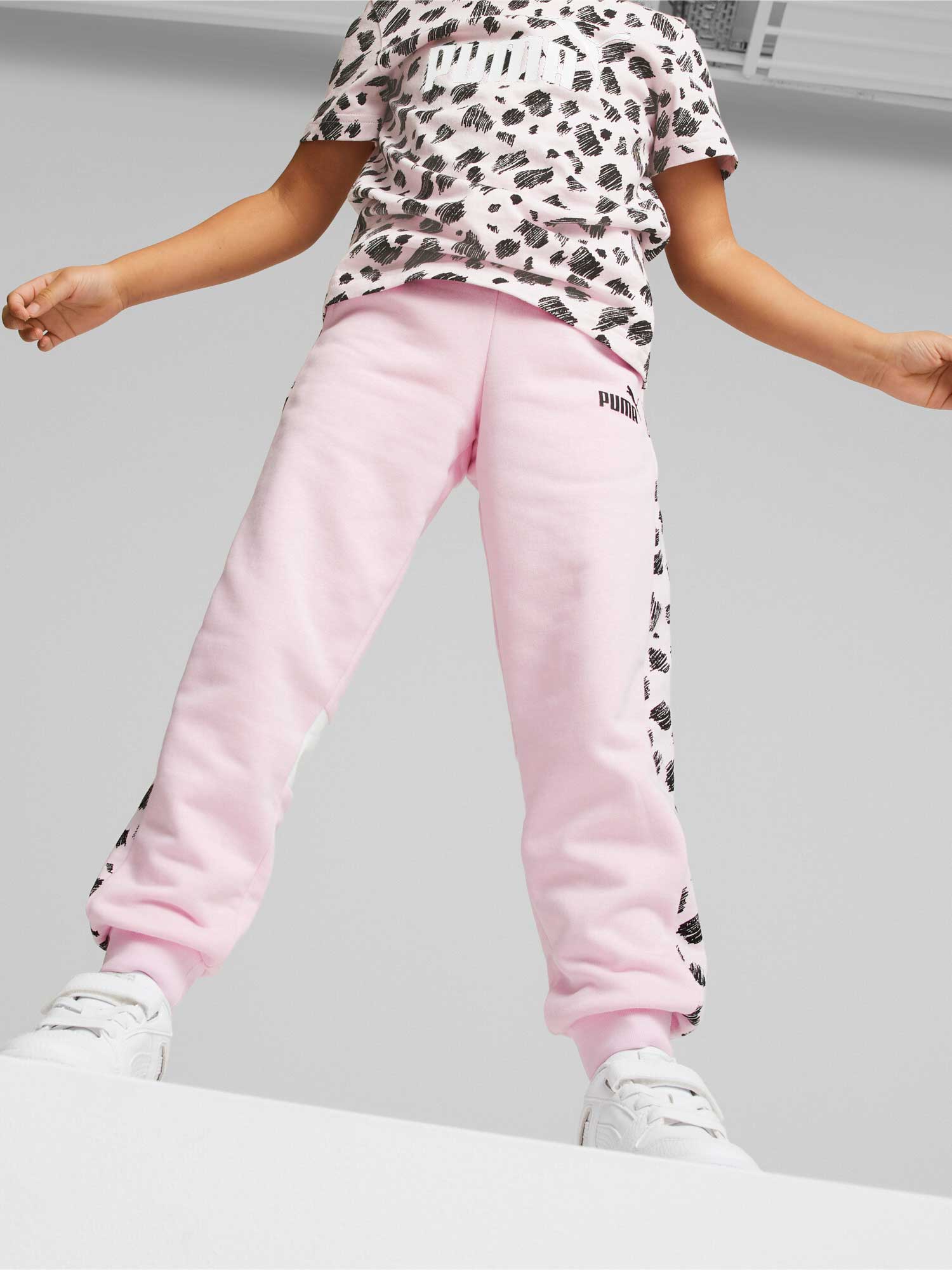 PUMA Спортно долнище ESS+ MATES TR