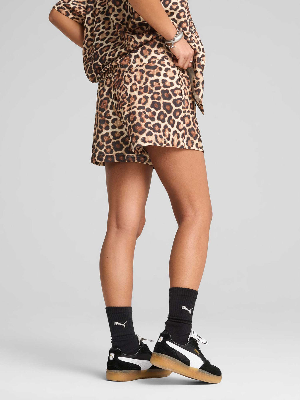 PUMA Къси панталони LEO LUXE A-Line AOP Shorts 3 WV