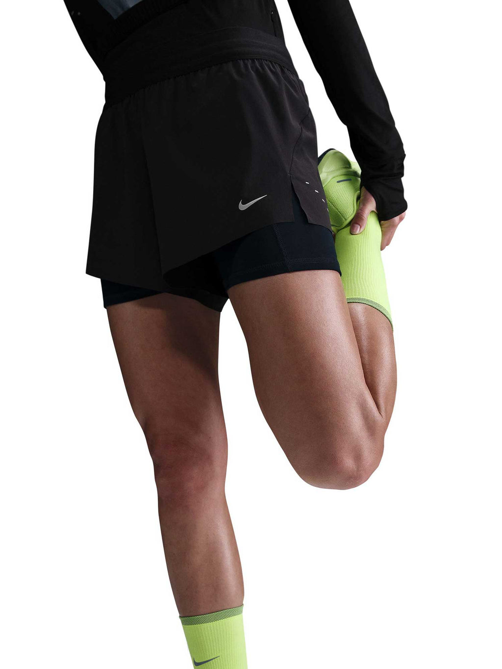NIKE Къси панталони W NK SWIFT DF MR 2N1 SHRT