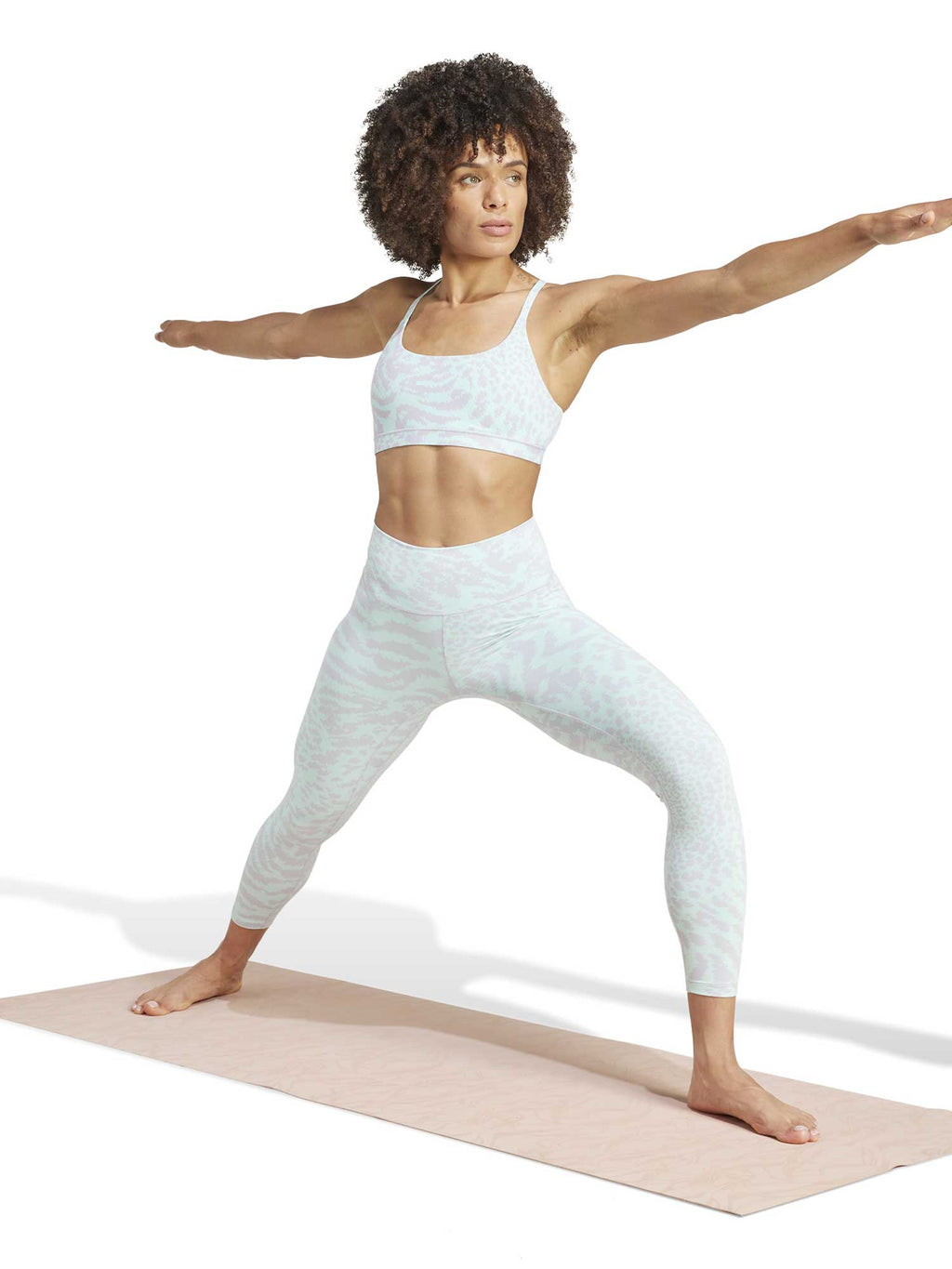 ADIDAS PERFORMANCE Спортен сутиен All Me Light-Support Allover Print