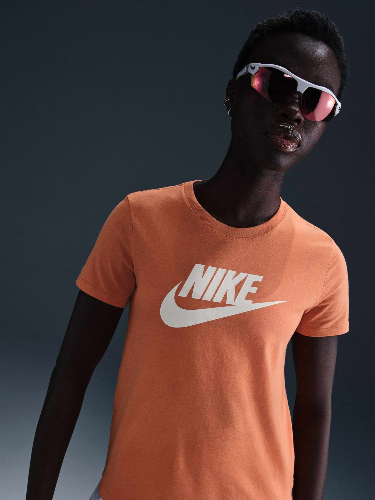 NIKE Тениска W NSW CLUB SS TEE ICN FTRA