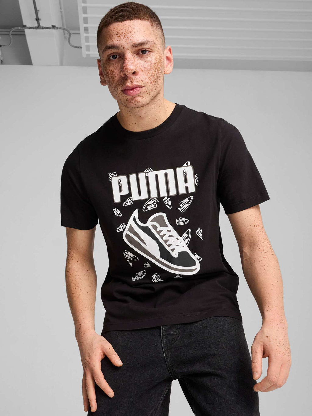 PUMA Тениска GRAPHICS Sneaker Tee