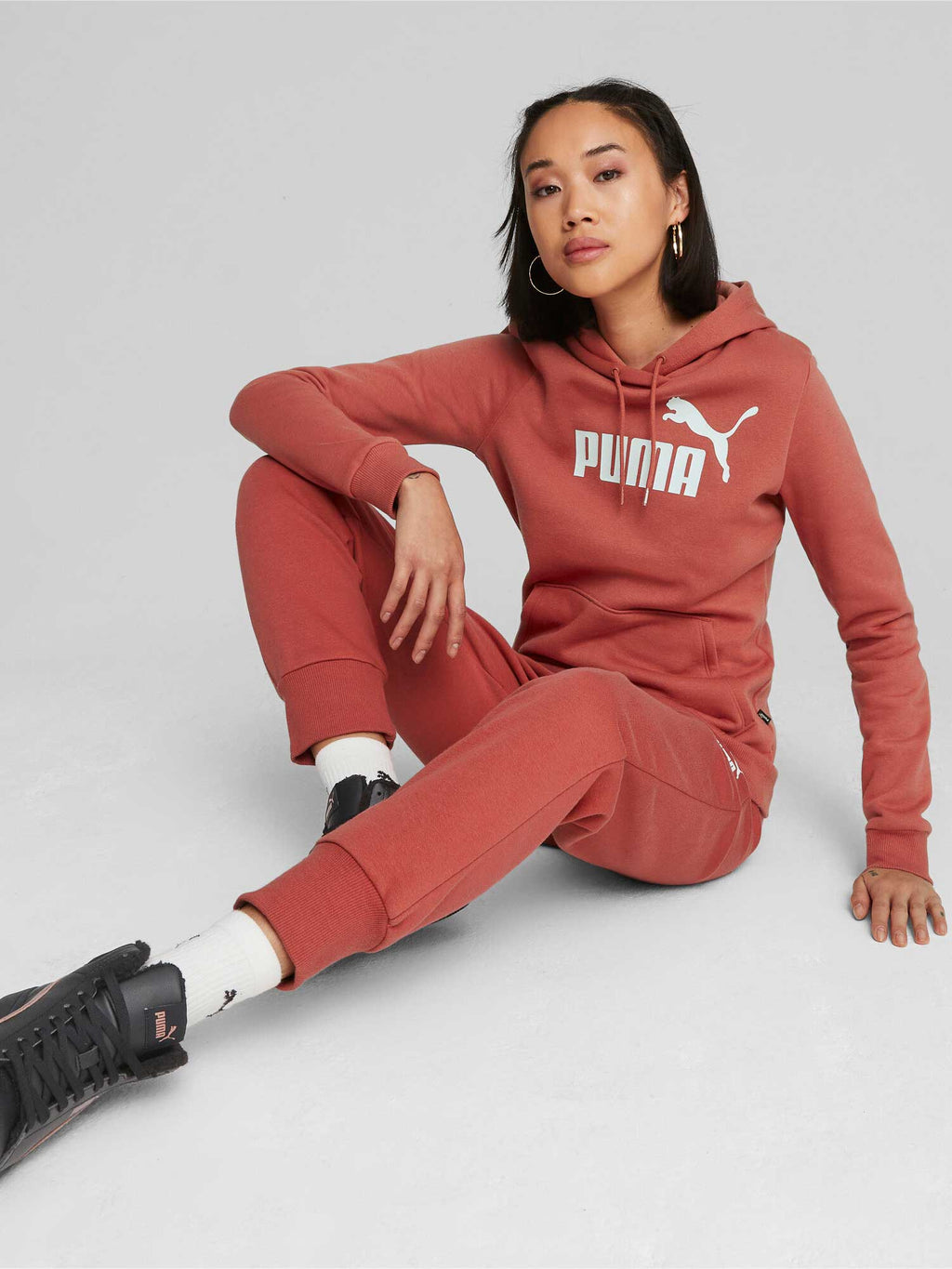 PUMA Суитшърт ESS Logo Hoodie FL (s)