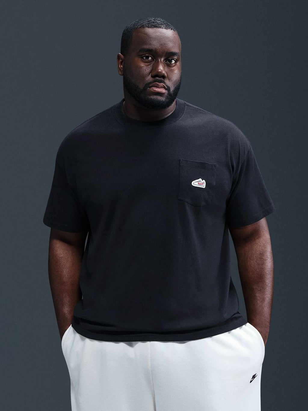 NIKE Тениска U NSW TEE M90 SNKR PTCH PKT 2
