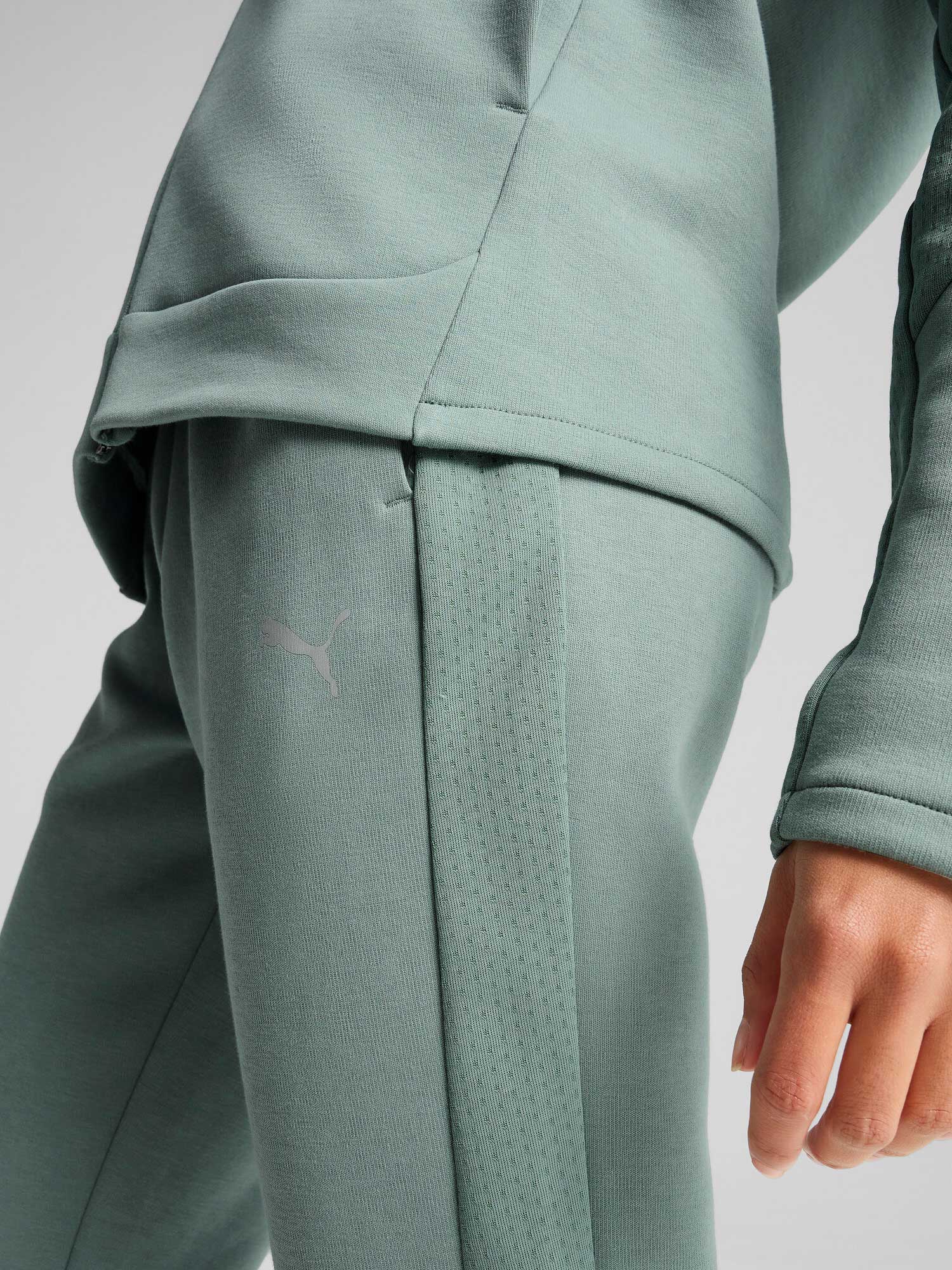 PUMA Спортно долнище EVOSTRIPE Sweatpants DK op