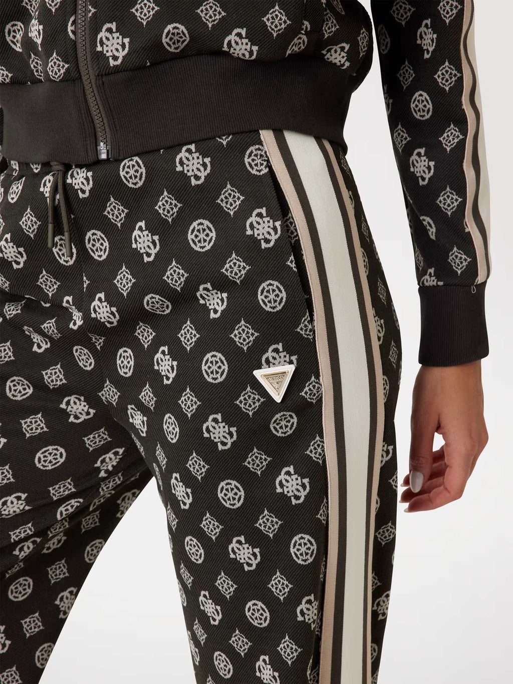 GUESS Спортно долнище PEONY TAPED STRAIGHT