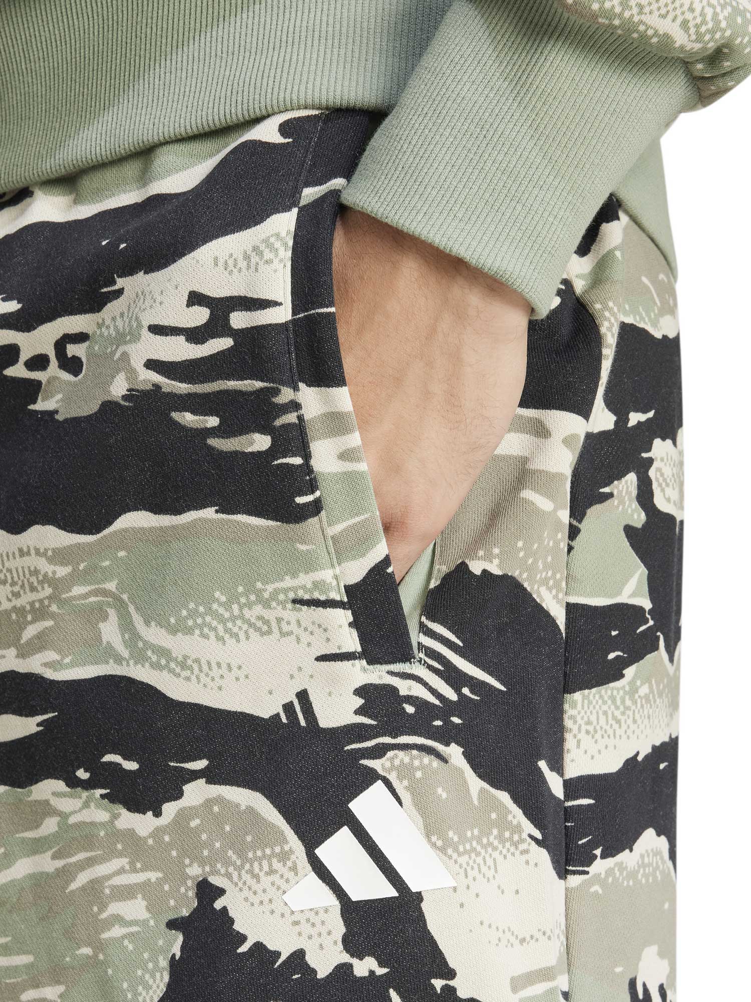ADIDAS SPORTSWEAR Къси панталони Seasonal Essentials Camo Shorts
