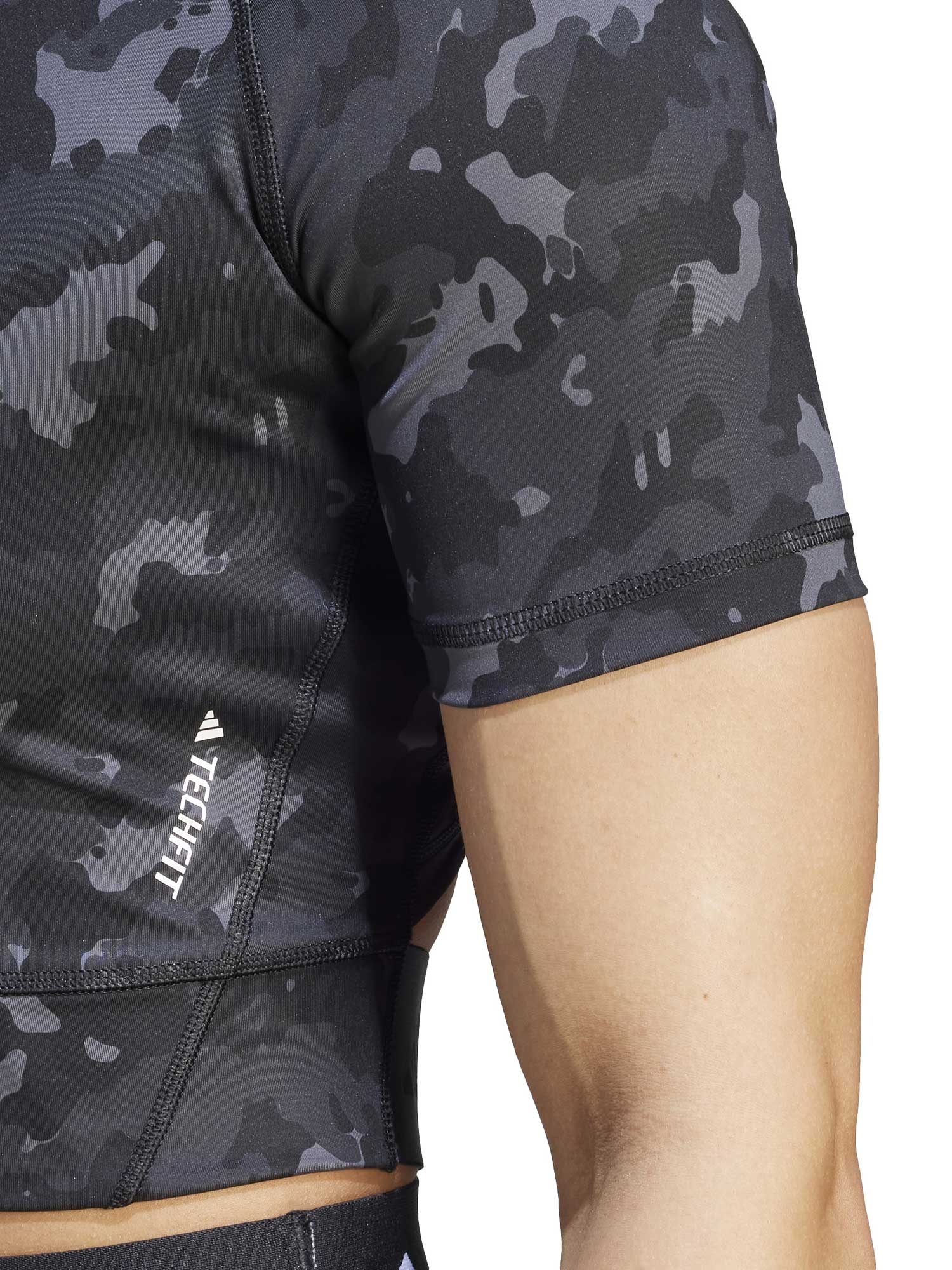 ADIDAS PERFORMANCE Тениска Techfit Camo Print Crop Training