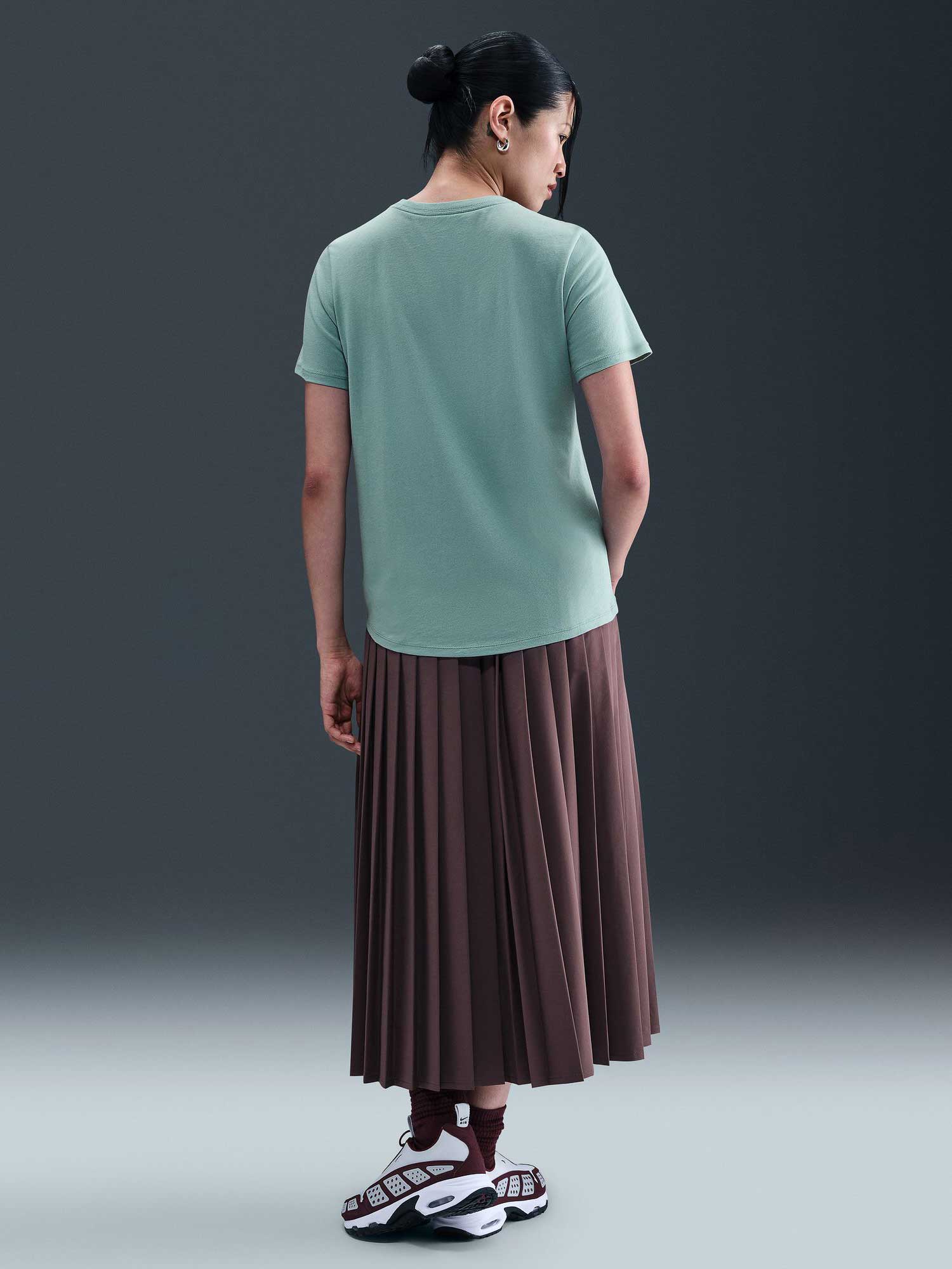 NIKE Тениска W NSW CLUB SS TEE ICN FTRA