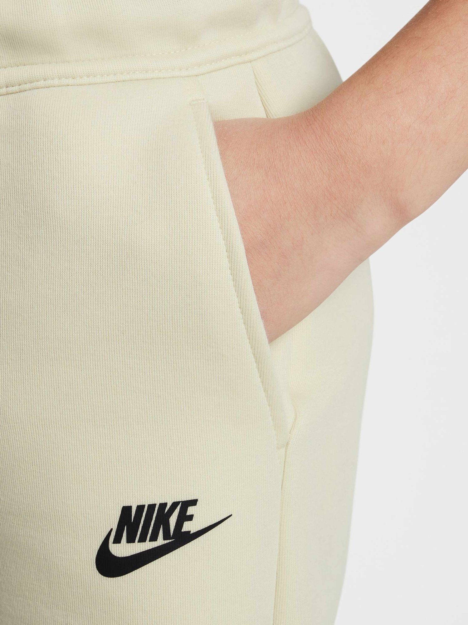 NIKE Къси панталони B NSW TECH FLC SHORT