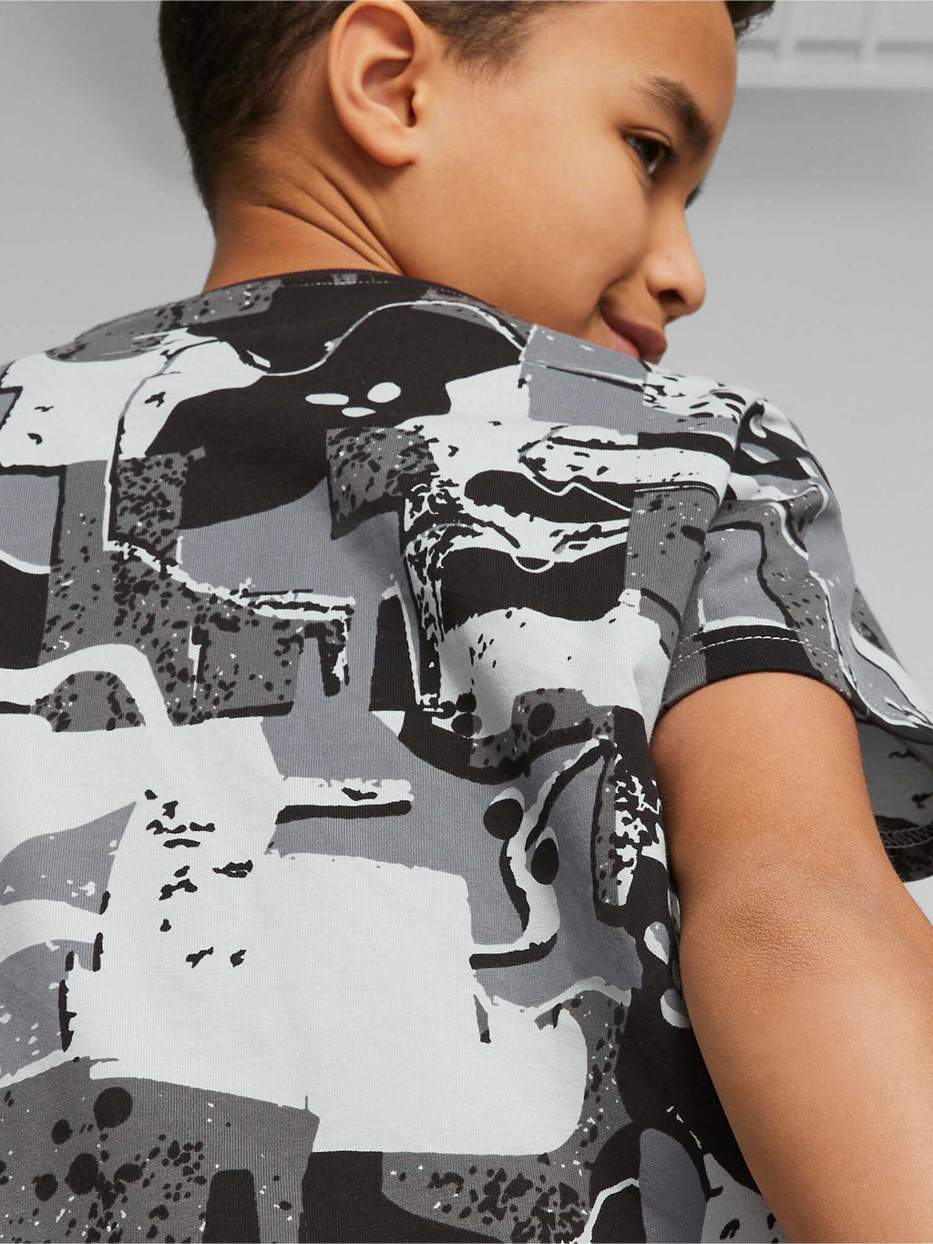PUMA Тениска ESS+ STREET ART AOP