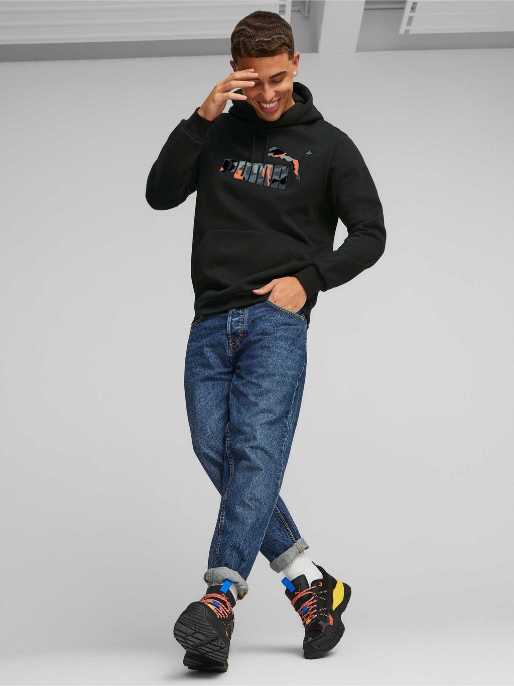 PUMA Суитшърт ESS+ CAMO Graphic Hoodie FL