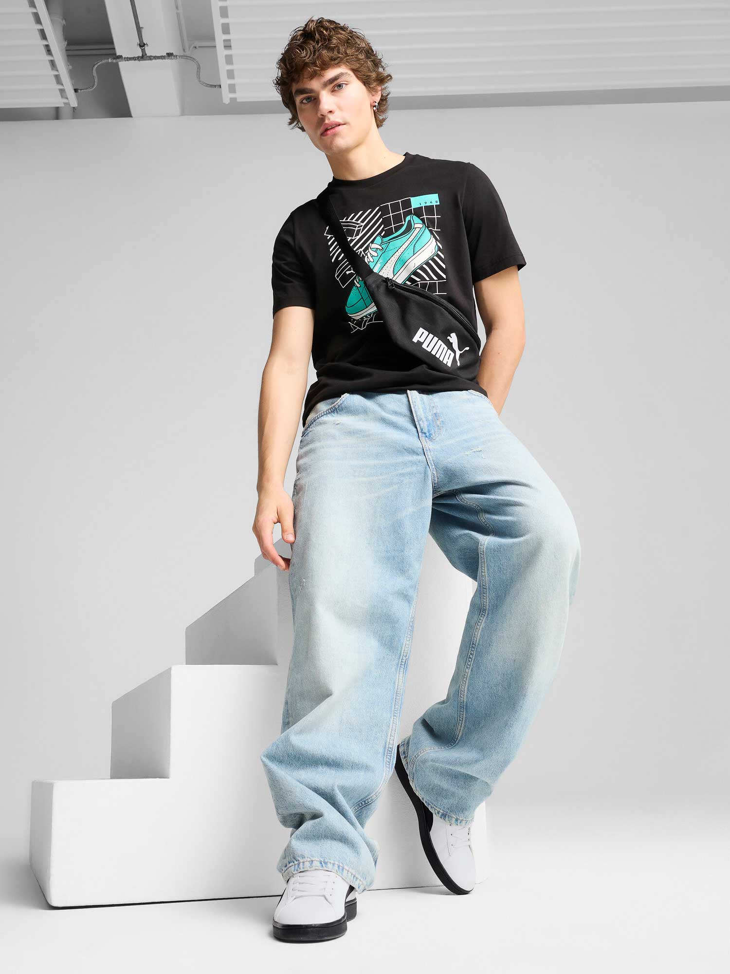 PUMA Тениска GRAPHICS Sneaker Tee