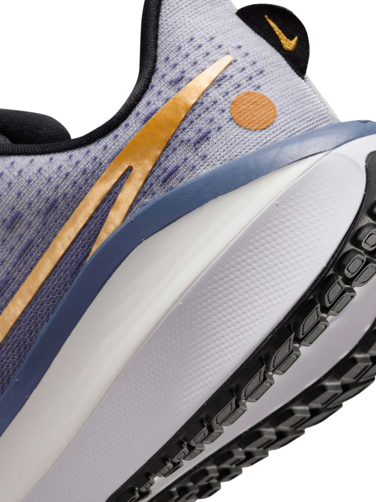 NIKE Обувки W VOMERO 17