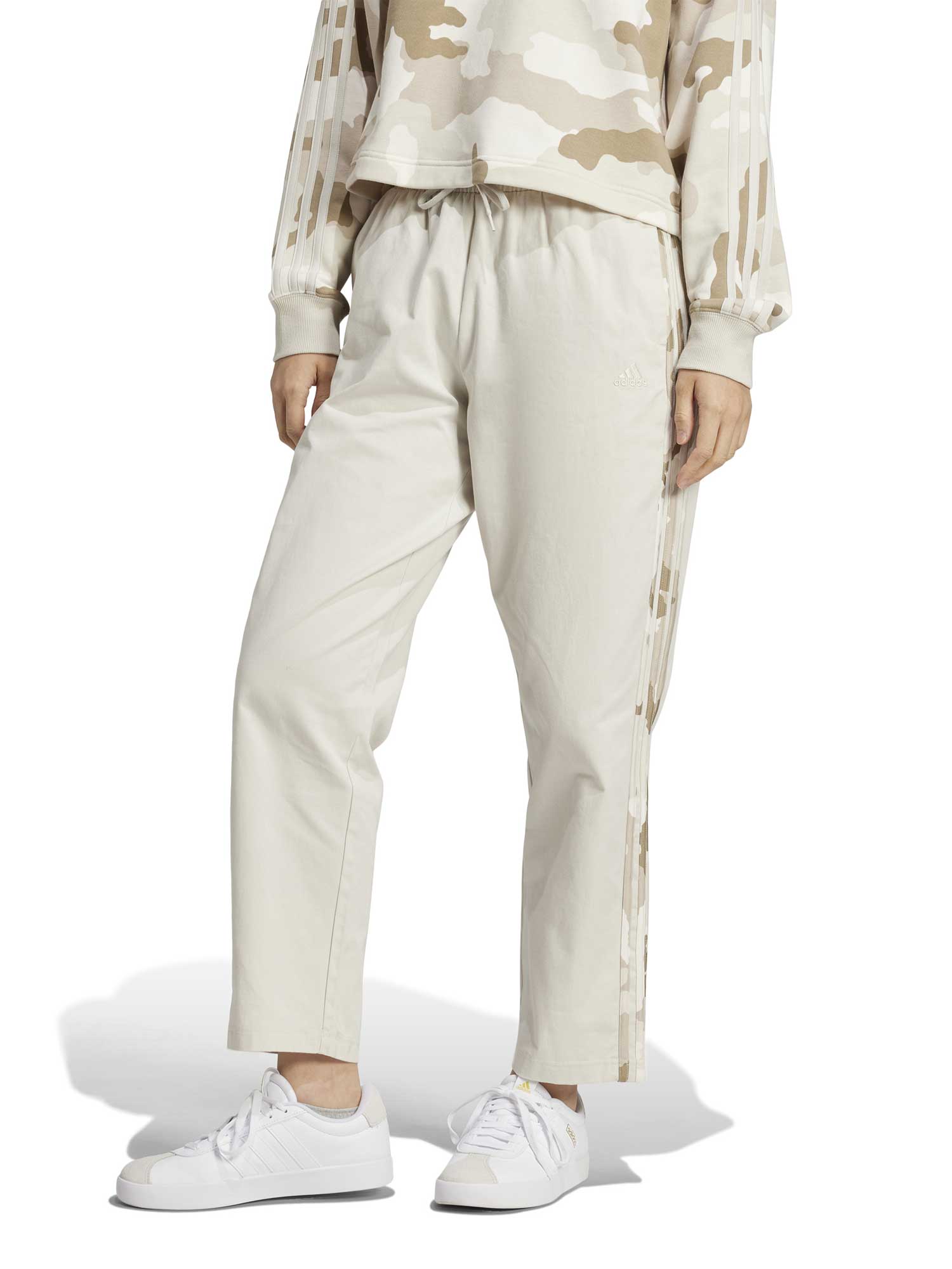 ADIDAS SPORTSWEAR Спортно долнище ESSENTIALS CAMO PRINTED 3 STRIPES
