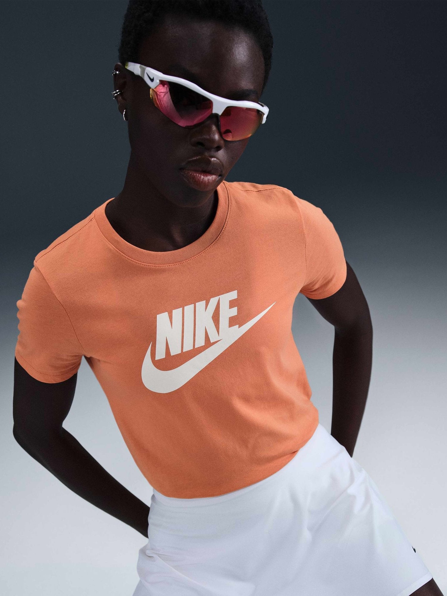 NIKE Тениска W NSW CLUB SS TEE ICN FTRA