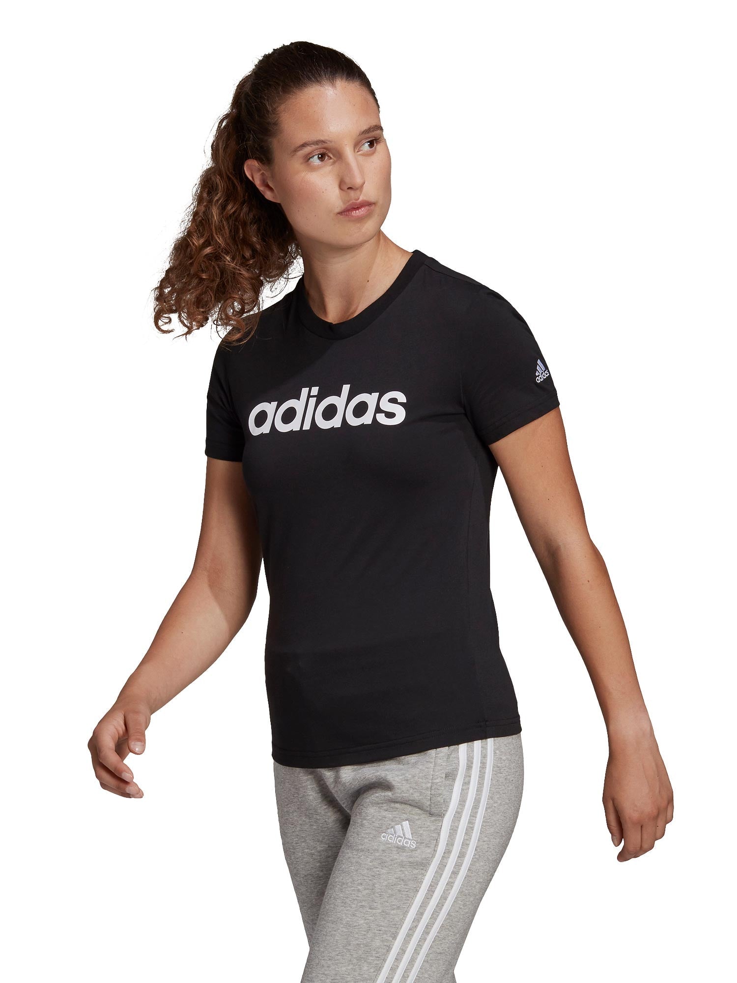 ADIDAS SPORTSWEAR Тениска LOUNGEWEAR Essentials Slim Logo