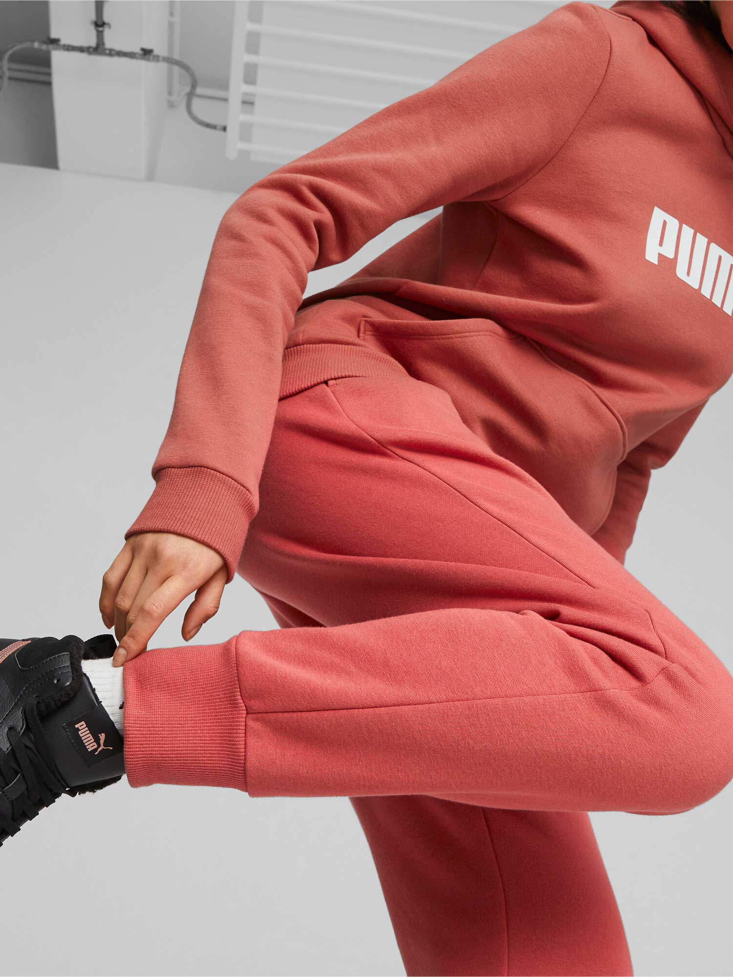 PUMA Спортно долнище ESS Sweatpants FL cl (s)