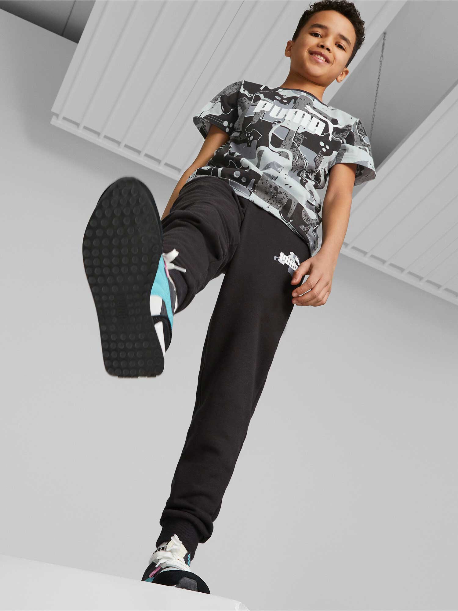 PUMA Тениска ESS+ STREET ART AOP