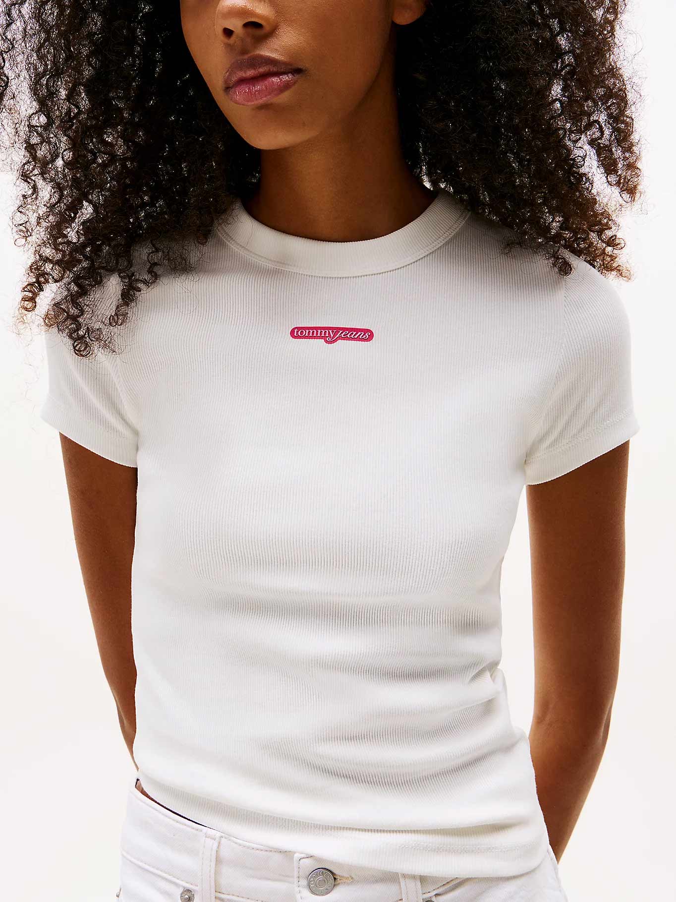 TOMMY JEANS Тениска TJW SLIM SCRIPT LABEL SS TEE E